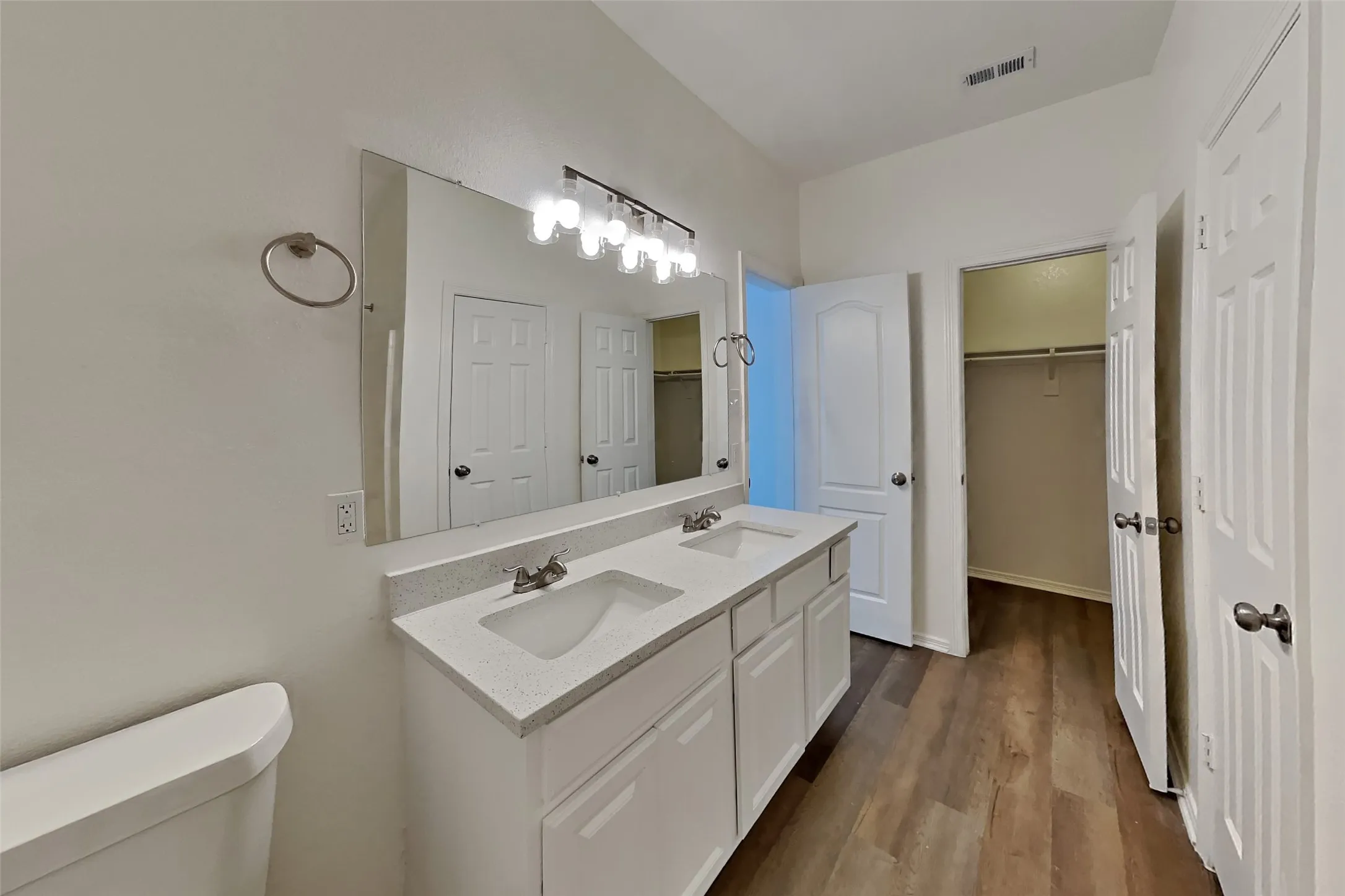 Single Family Residence For Rent in Tarrant County , 4406 Fox Meadows Lane, Mansfield, Texas 76063, 3 Bedroom, 2 Bathroom, 2 Garage spaces, 1,847 Sqft, built in 2003, mls#21403462, Real Estate Agent in Mansfield, Homes For Rent in Tarrant county, Homes For Rent in Mansfield, Realtor in Mansfield Texas, Real Estate Brokerage Independent Realty Texas, Luminita Cordes Realtor