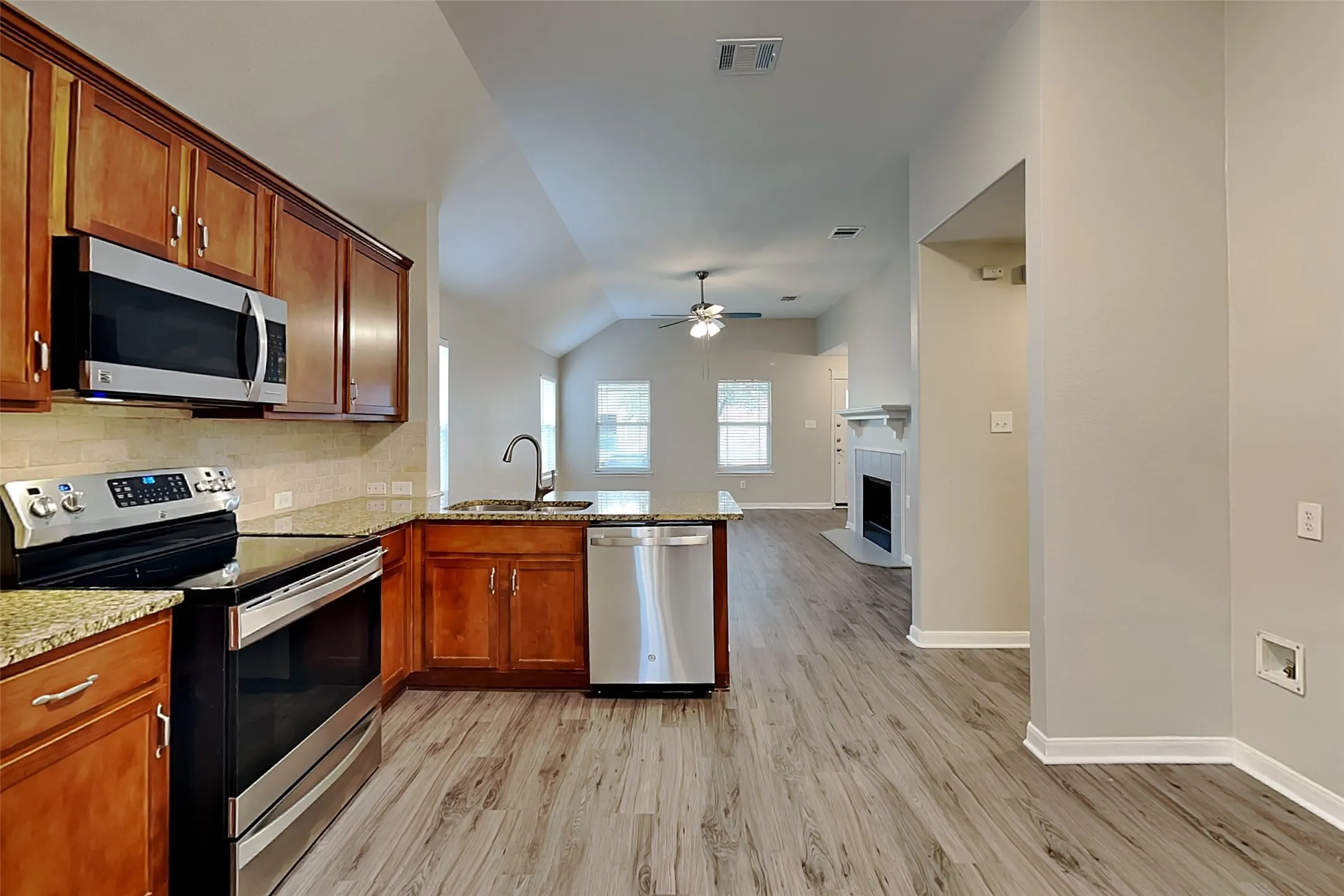 Single Family Residence For Rent in Tarrant County , 4868 Ambrosia Drive, Fort Worth, Texas 76244, 4 Bedroom, 3 Bathroom, 2 Garage spaces, 2,193 Sqft, built in 2004, mls#21403464, Real Estate Agent in Fort Worth, Homes For Rent in Tarrant county, Homes For Rent in Fort Worth, Realtor in Fort Worth Texas, Real Estate Brokerage Independent Realty Texas, Luminita Cordes Realtor