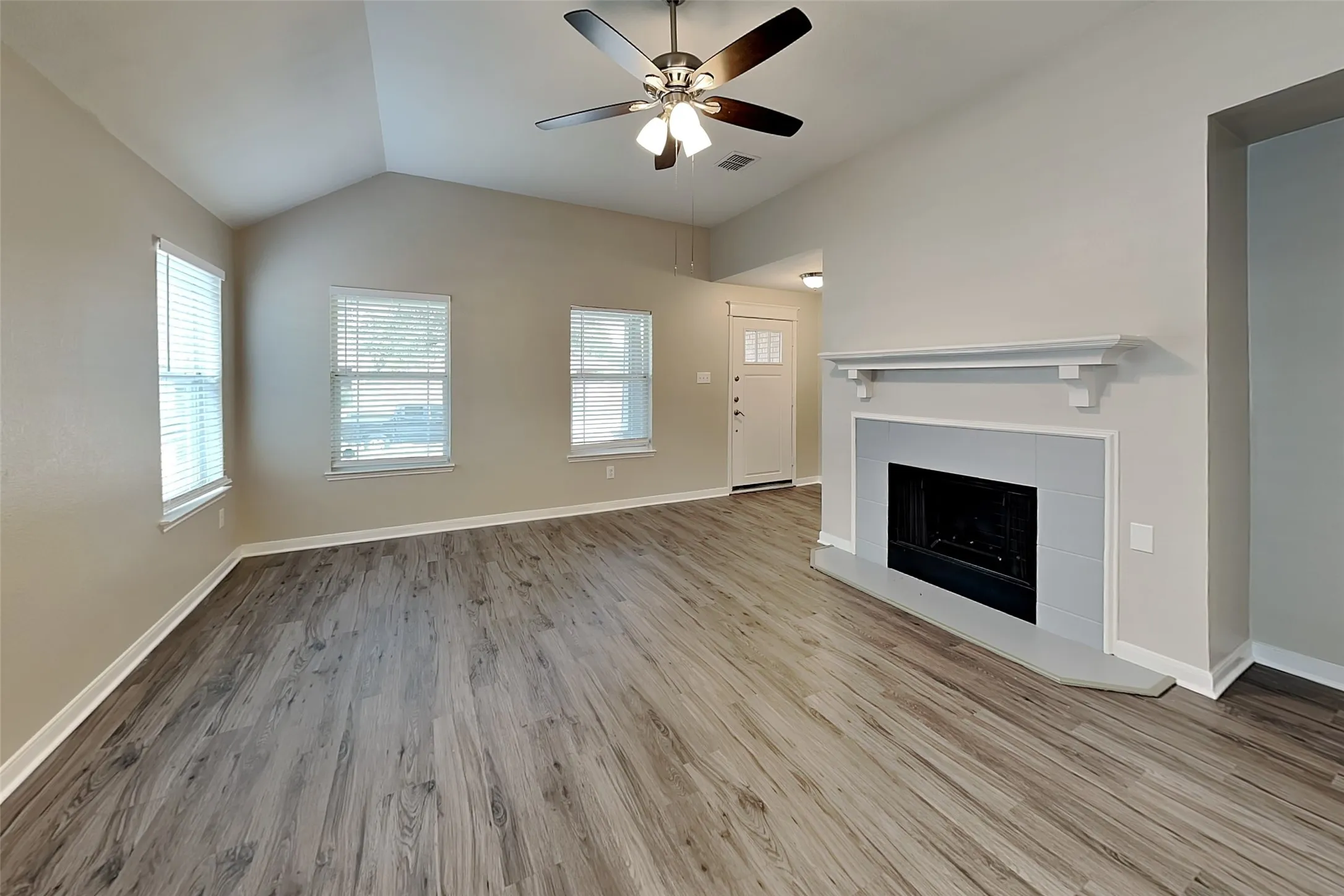Single Family Residence For Rent in Tarrant County , 4868 Ambrosia Drive, Fort Worth, Texas 76244, 4 Bedroom, 3 Bathroom, 2 Garage spaces, 2,193 Sqft, built in 2004, mls#21403464, Real Estate Agent in Fort Worth, Homes For Rent in Tarrant county, Homes For Rent in Fort Worth, Realtor in Fort Worth Texas, Real Estate Brokerage Independent Realty Texas, Luminita Cordes Realtor