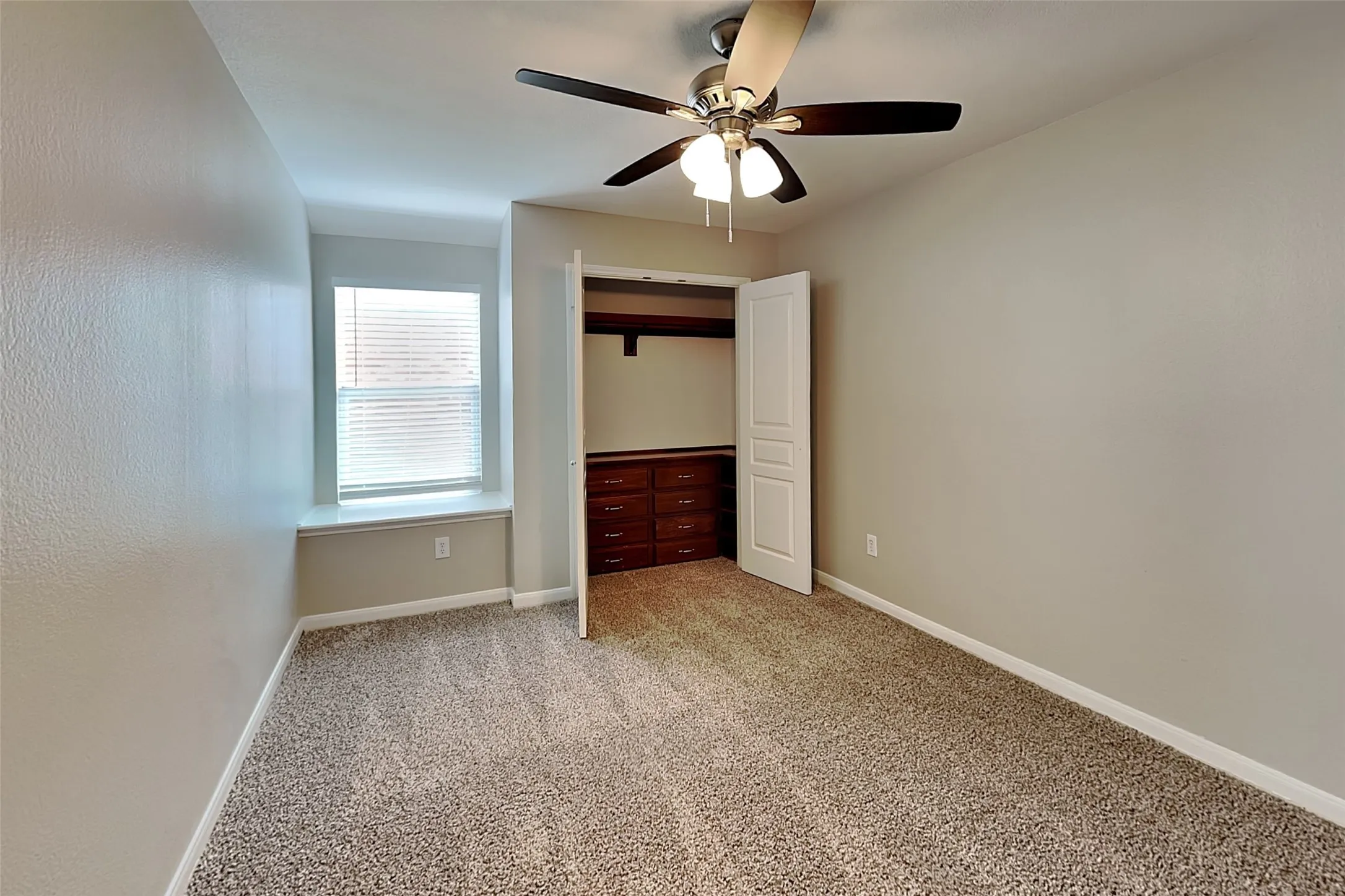 Single Family Residence For Rent in Tarrant County , 4868 Ambrosia Drive, Fort Worth, Texas 76244, 4 Bedroom, 3 Bathroom, 2 Garage spaces, 2,193 Sqft, built in 2004, mls#21403464, Real Estate Agent in Fort Worth, Homes For Rent in Tarrant county, Homes For Rent in Fort Worth, Realtor in Fort Worth Texas, Real Estate Brokerage Independent Realty Texas, Luminita Cordes Realtor