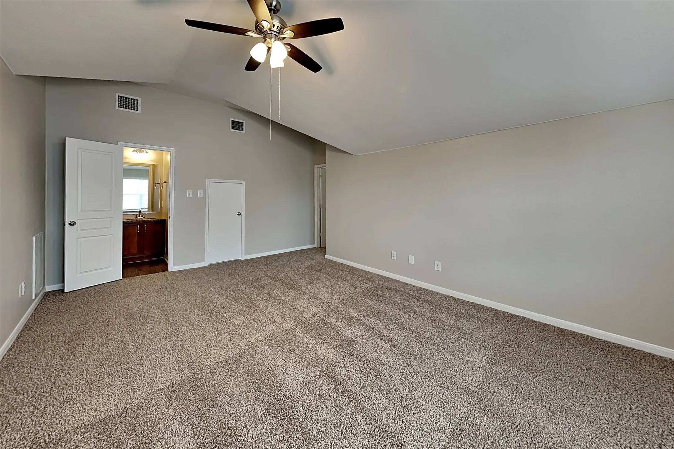 Single Family Residence For Rent in Tarrant County , 4868 Ambrosia Drive, Fort Worth, Texas 76244, 4 Bedroom, 3 Bathroom, 2 Garage spaces, 2,193 Sqft, built in 2004, mls#21403464, Real Estate Agent in Fort Worth, Homes For Rent in Tarrant county, Homes For Rent in Fort Worth, Realtor in Fort Worth Texas, Real Estate Brokerage Independent Realty Texas, Luminita Cordes Realtor