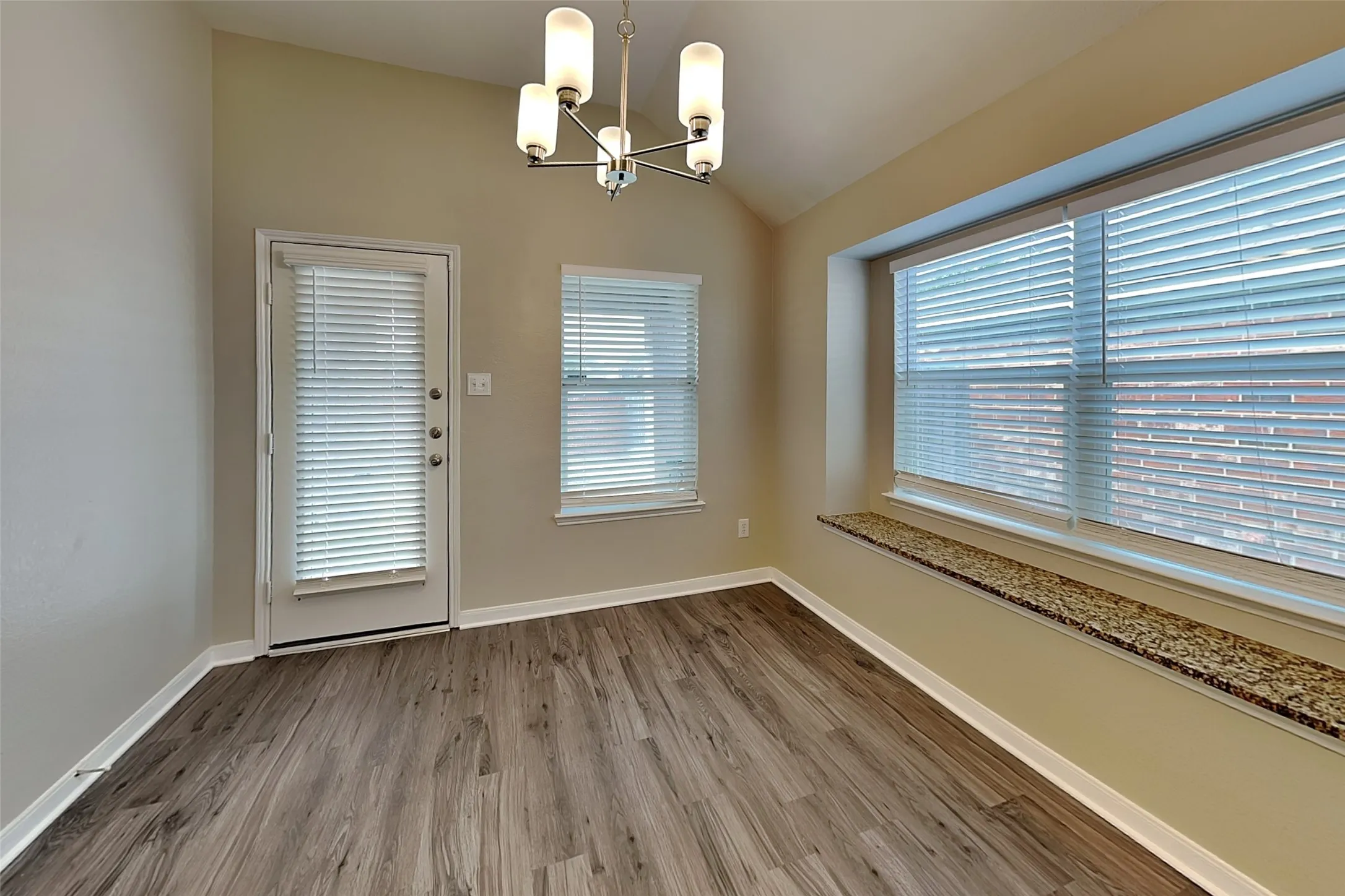 Single Family Residence For Rent in Tarrant County , 4868 Ambrosia Drive, Fort Worth, Texas 76244, 4 Bedroom, 3 Bathroom, 2 Garage spaces, 2,193 Sqft, built in 2004, mls#21403464, Real Estate Agent in Fort Worth, Homes For Rent in Tarrant county, Homes For Rent in Fort Worth, Realtor in Fort Worth Texas, Real Estate Brokerage Independent Realty Texas, Luminita Cordes Realtor