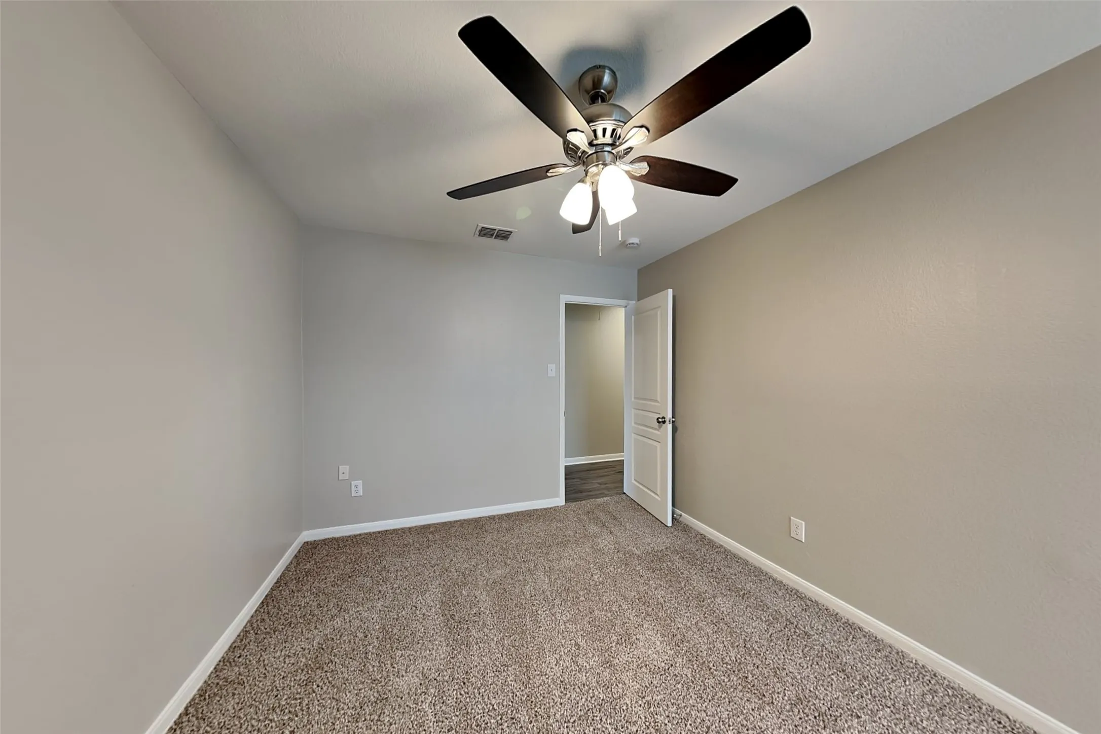 Single Family Residence For Rent in Tarrant County , 4868 Ambrosia Drive, Fort Worth, Texas 76244, 4 Bedroom, 3 Bathroom, 2 Garage spaces, 2,193 Sqft, built in 2004, mls#21403464, Real Estate Agent in Fort Worth, Homes For Rent in Tarrant county, Homes For Rent in Fort Worth, Realtor in Fort Worth Texas, Real Estate Brokerage Independent Realty Texas, Luminita Cordes Realtor