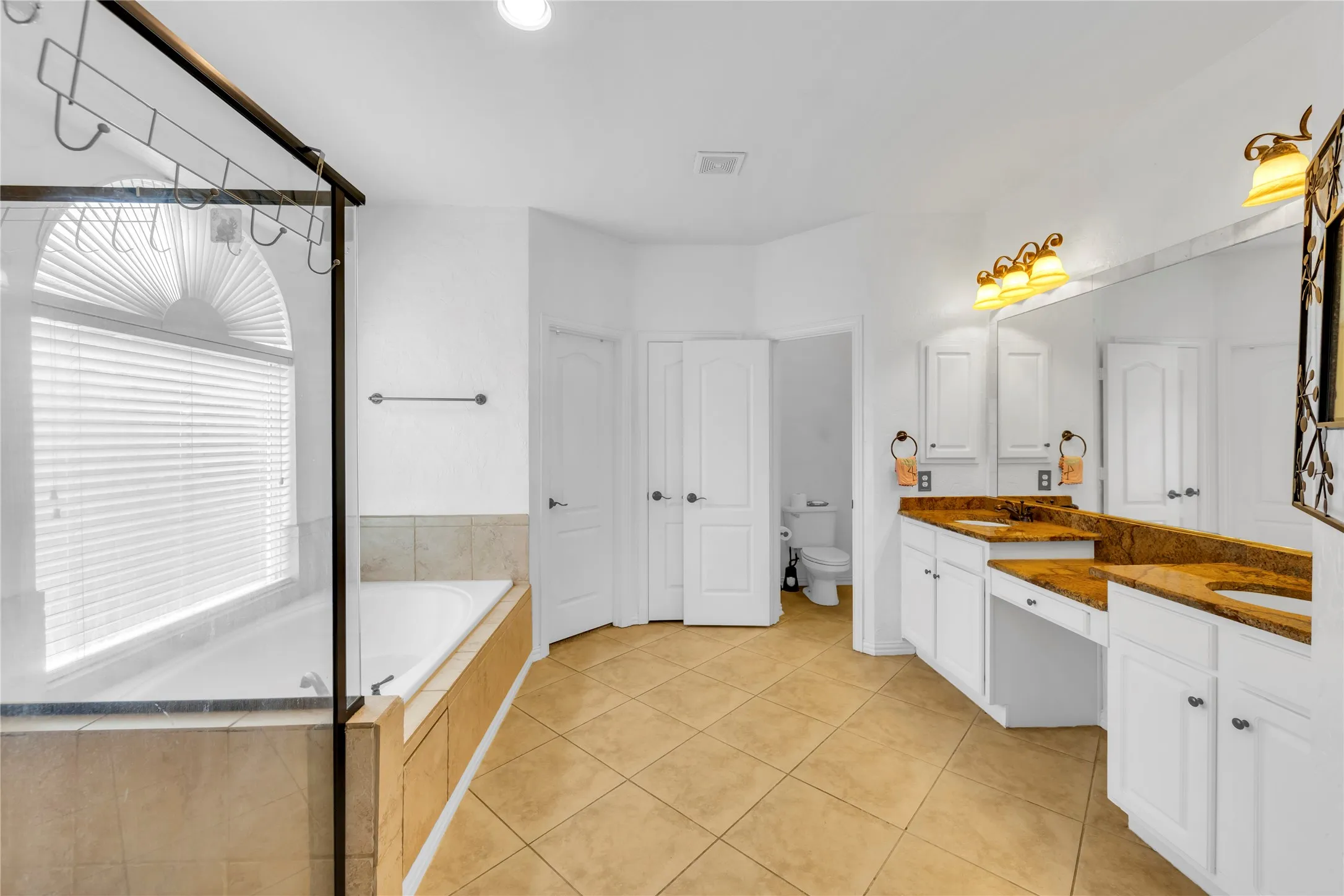 Single Family Residence For Rent in Collin County , 8305 Bartley Circle, Plano, Texas 75025, 6 Bedroom, 5 Bathroom, 2 Garage spaces, 3,921 Sqft, built in 1997, mls#21403466, Real Estate Agent in Plano, Homes For Rent in Collin county, Homes For Rent in Plano, Realtor in Plano Texas, Real Estate Brokerage Independent Realty Texas, Luminita Cordes Realtor