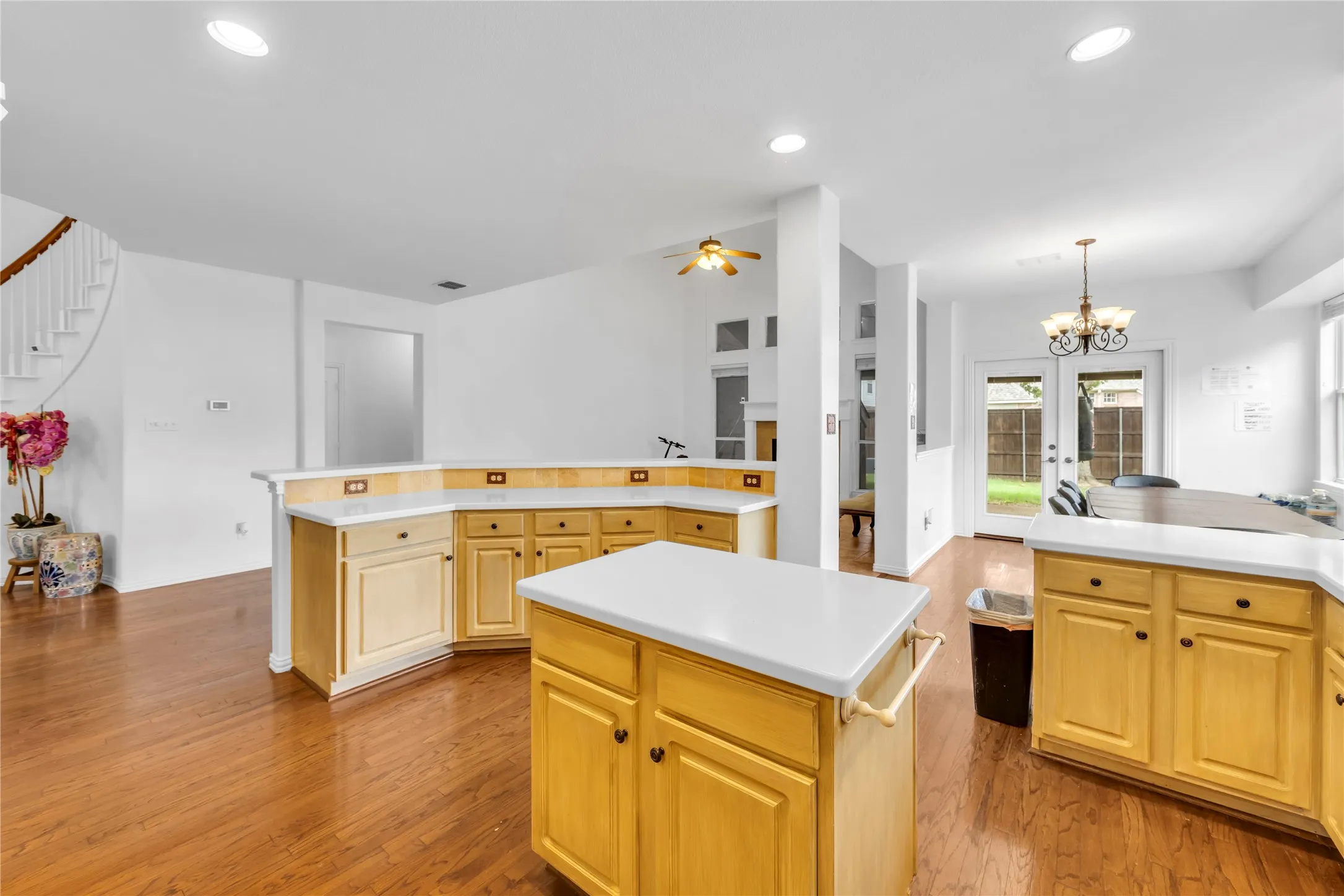 Single Family Residence For Rent in Collin County , 8305 Bartley Circle, Plano, Texas 75025, 6 Bedroom, 5 Bathroom, 2 Garage spaces, 3,921 Sqft, built in 1997, mls#21403466, Real Estate Agent in Plano, Homes For Rent in Collin county, Homes For Rent in Plano, Realtor in Plano Texas, Real Estate Brokerage Independent Realty Texas, Luminita Cordes Realtor