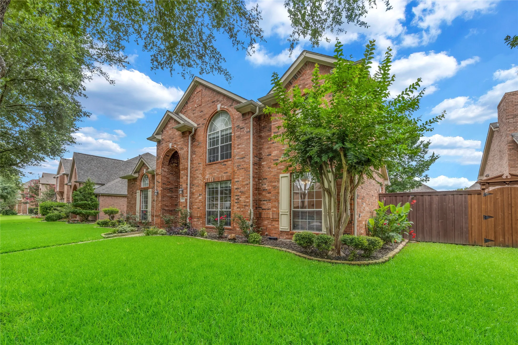 Single Family Residence For Rent in Collin County , 8305 Bartley Circle, Plano, Texas 75025, 6 Bedroom, 5 Bathroom, 2 Garage spaces, 3,921 Sqft, built in 1997, mls#21403466, Real Estate Agent in Plano, Homes For Rent in Collin county, Homes For Rent in Plano, Realtor in Plano Texas, Real Estate Brokerage Independent Realty Texas, Luminita Cordes Realtor