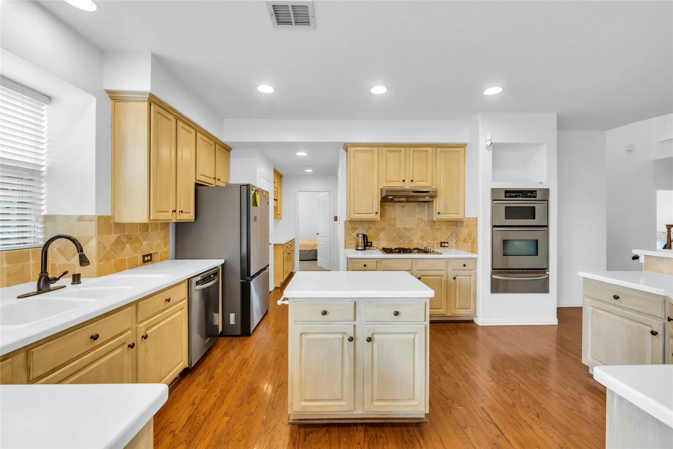 Single Family Residence For Rent in Collin County , 8305 Bartley Circle, Plano, Texas 75025, 6 Bedroom, 5 Bathroom, 2 Garage spaces, 3,921 Sqft, built in 1997, mls#21403466, Real Estate Agent in Plano, Homes For Rent in Collin county, Homes For Rent in Plano, Realtor in Plano Texas, Real Estate Brokerage Independent Realty Texas, Luminita Cordes Realtor