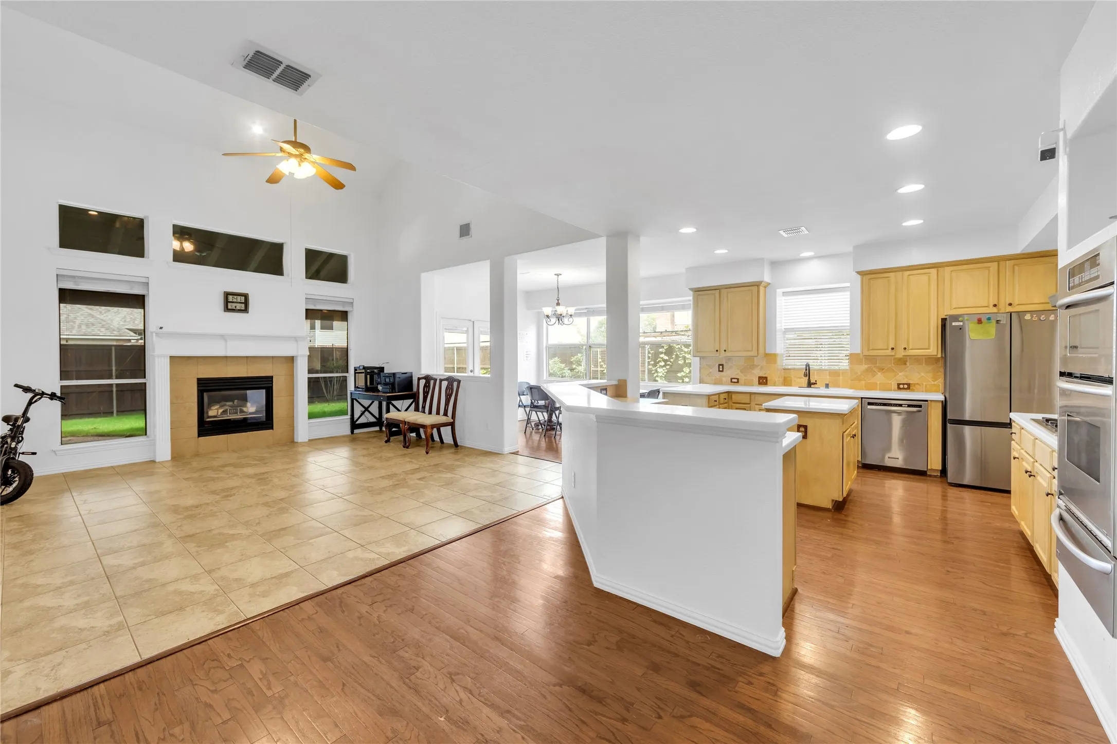 Single Family Residence For Rent in Collin County , 8305 Bartley Circle, Plano, Texas 75025, 6 Bedroom, 5 Bathroom, 2 Garage spaces, 3,921 Sqft, built in 1997, mls#21403466, Real Estate Agent in Plano, Homes For Rent in Collin county, Homes For Rent in Plano, Realtor in Plano Texas, Real Estate Brokerage Independent Realty Texas, Luminita Cordes Realtor