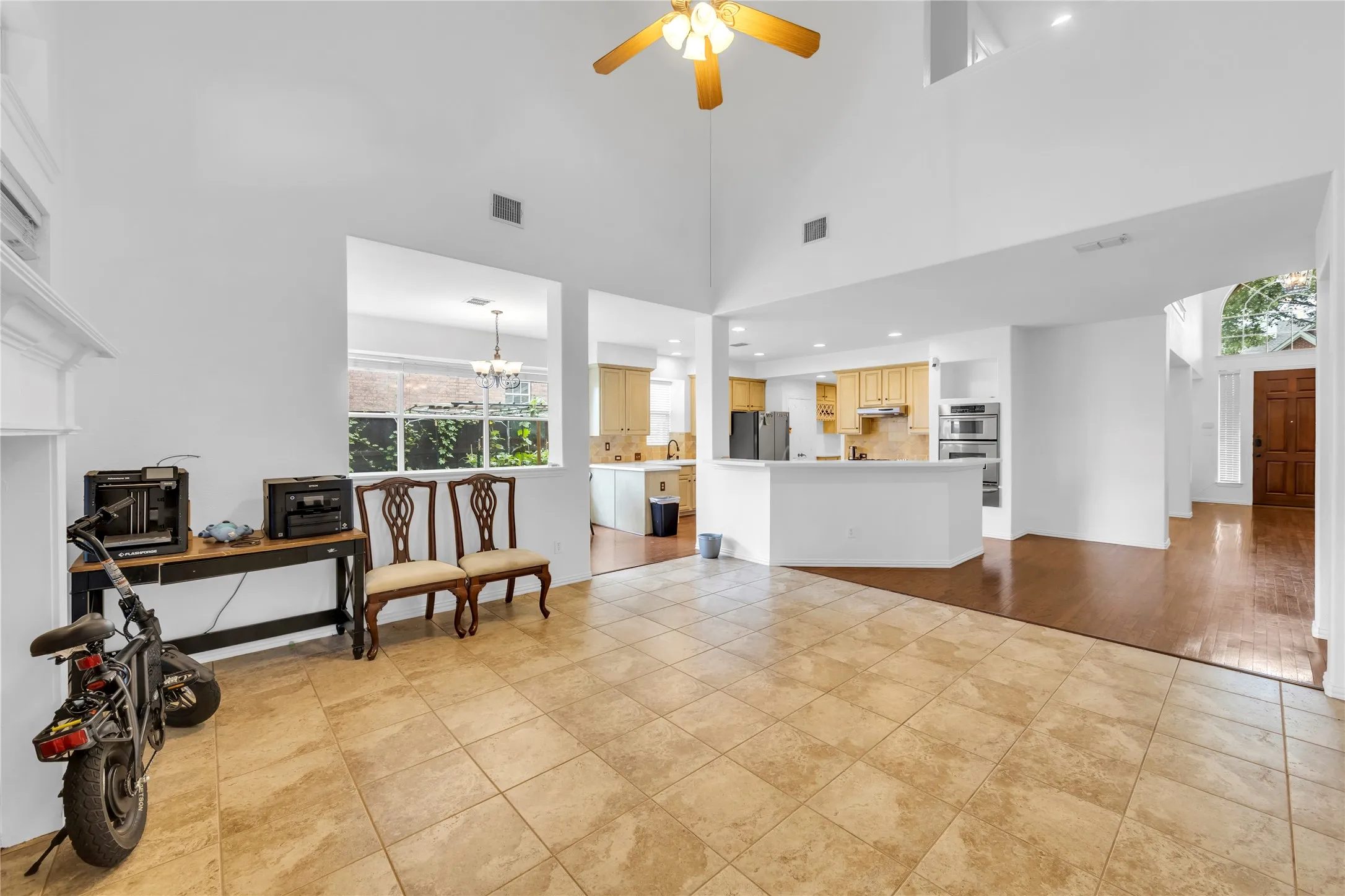 Single Family Residence For Rent in Collin County , 8305 Bartley Circle, Plano, Texas 75025, 6 Bedroom, 5 Bathroom, 2 Garage spaces, 3,921 Sqft, built in 1997, mls#21403466, Real Estate Agent in Plano, Homes For Rent in Collin county, Homes For Rent in Plano, Realtor in Plano Texas, Real Estate Brokerage Independent Realty Texas, Luminita Cordes Realtor