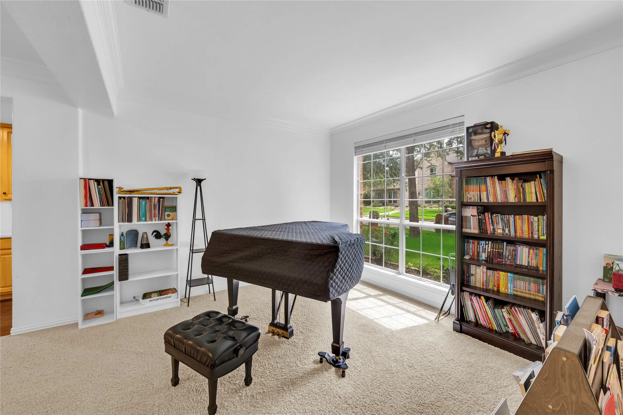 Single Family Residence For Rent in Collin County , 8305 Bartley Circle, Plano, Texas 75025, 6 Bedroom, 5 Bathroom, 2 Garage spaces, 3,921 Sqft, built in 1997, mls#21403466, Real Estate Agent in Plano, Homes For Rent in Collin county, Homes For Rent in Plano, Realtor in Plano Texas, Real Estate Brokerage Independent Realty Texas, Luminita Cordes Realtor