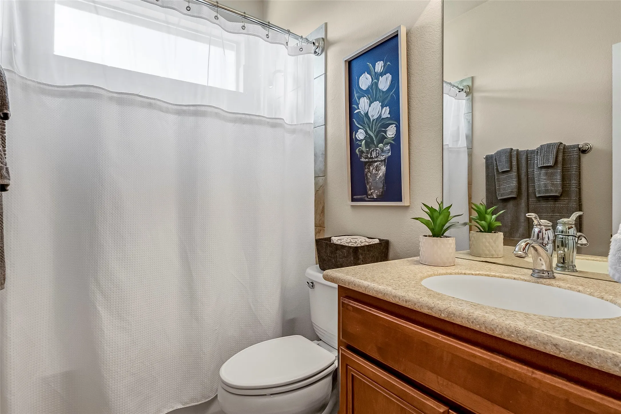 Private guest bath