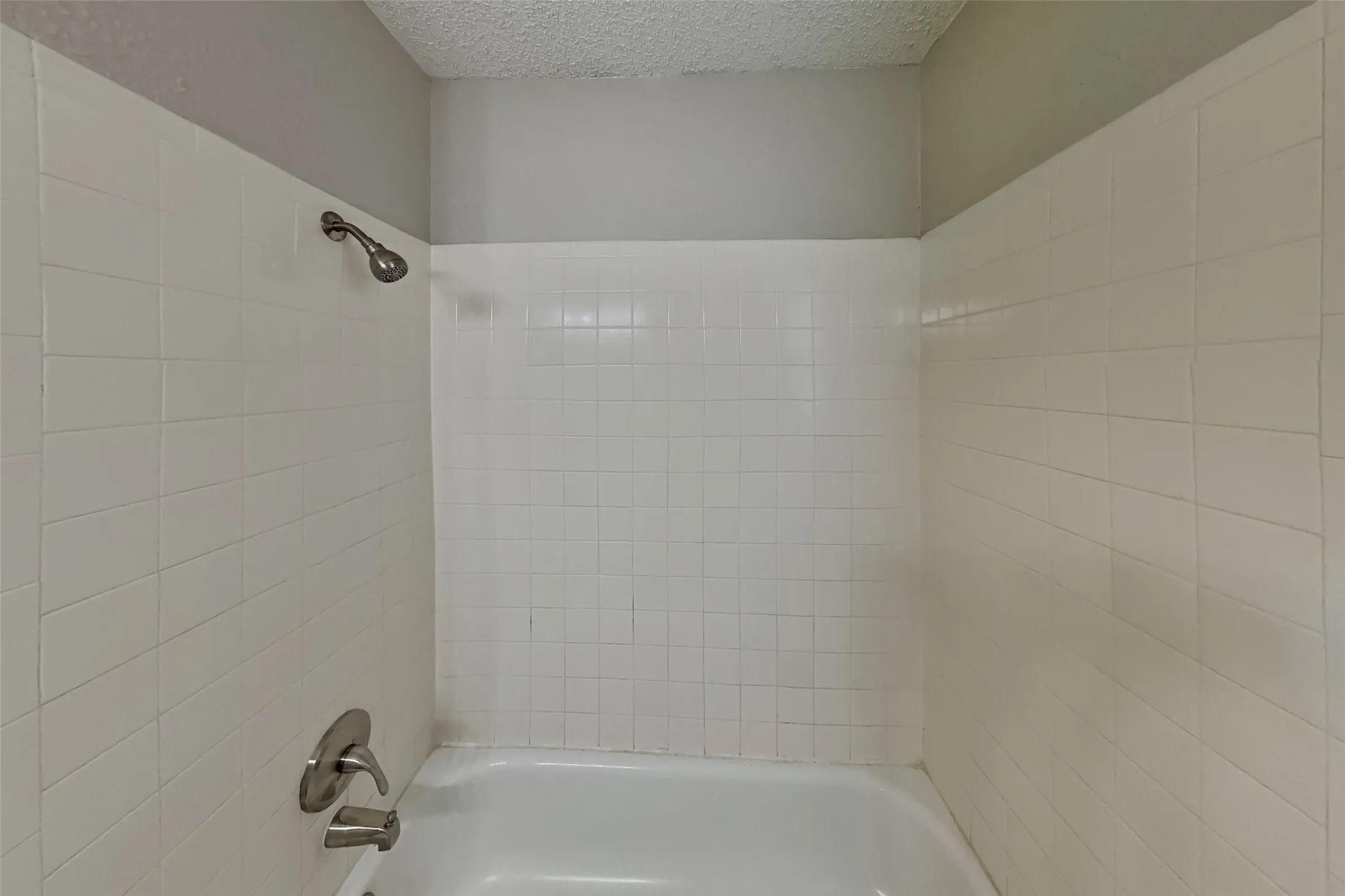 Single Family Residence For Rent in Tarrant County , 6801 Hadley Drive, North Richland Hills, Texas 76182, 4 Bedroom, 2 Bathroom, 2 Garage spaces, 1,737 Sqft, built in 1991, mls#21403470, Real Estate Agent in North Richland Hills, Homes For Rent in Tarrant county, Homes For Rent in North Richland Hills, Realtor in North Richland Hills Texas, Real Estate Brokerage Independent Realty Texas, Luminita Cordes Realtor