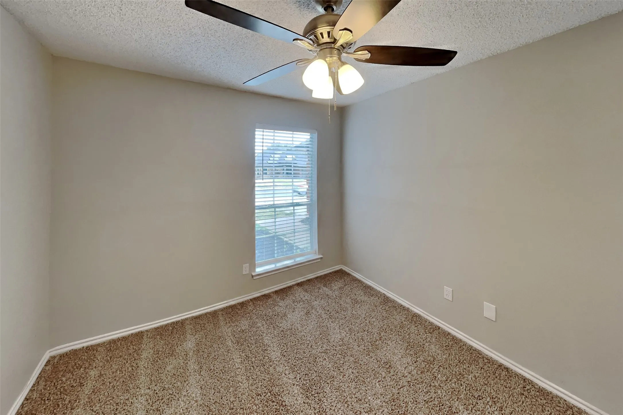 Single Family Residence For Rent in Tarrant County , 6801 Hadley Drive, North Richland Hills, Texas 76182, 4 Bedroom, 2 Bathroom, 2 Garage spaces, 1,737 Sqft, built in 1991, mls#21403470, Real Estate Agent in North Richland Hills, Homes For Rent in Tarrant county, Homes For Rent in North Richland Hills, Realtor in North Richland Hills Texas, Real Estate Brokerage Independent Realty Texas, Luminita Cordes Realtor
