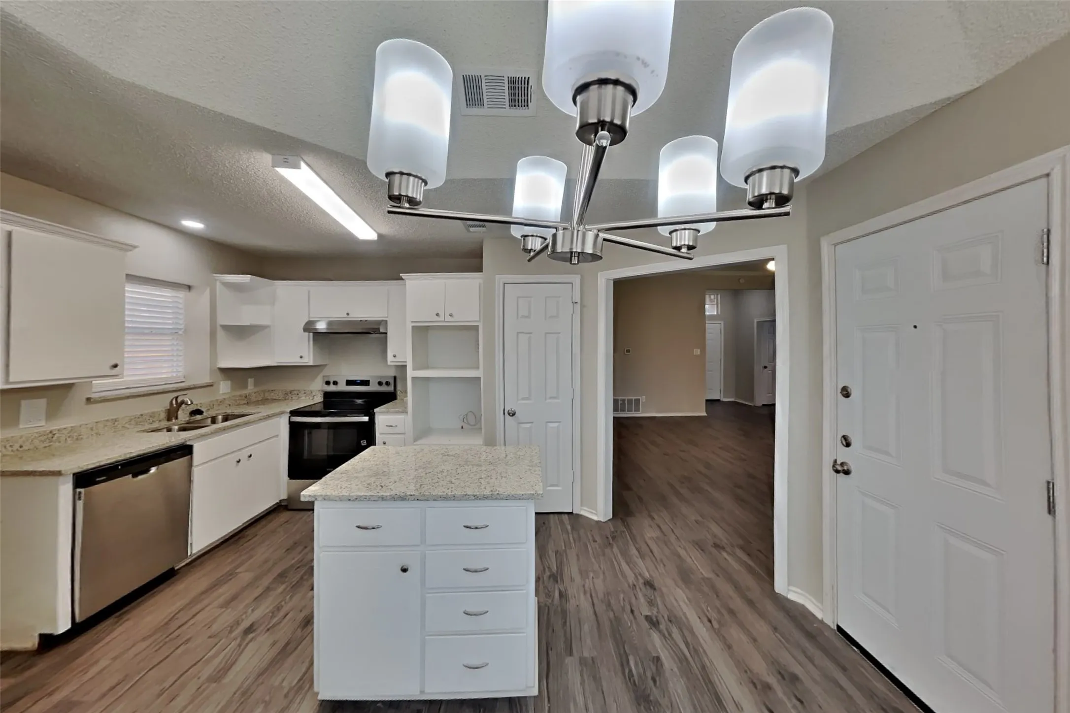 Single Family Residence For Rent in Tarrant County , 6801 Hadley Drive, North Richland Hills, Texas 76182, 4 Bedroom, 2 Bathroom, 2 Garage spaces, 1,737 Sqft, built in 1991, mls#21403470, Real Estate Agent in North Richland Hills, Homes For Rent in Tarrant county, Homes For Rent in North Richland Hills, Realtor in North Richland Hills Texas, Real Estate Brokerage Independent Realty Texas, Luminita Cordes Realtor