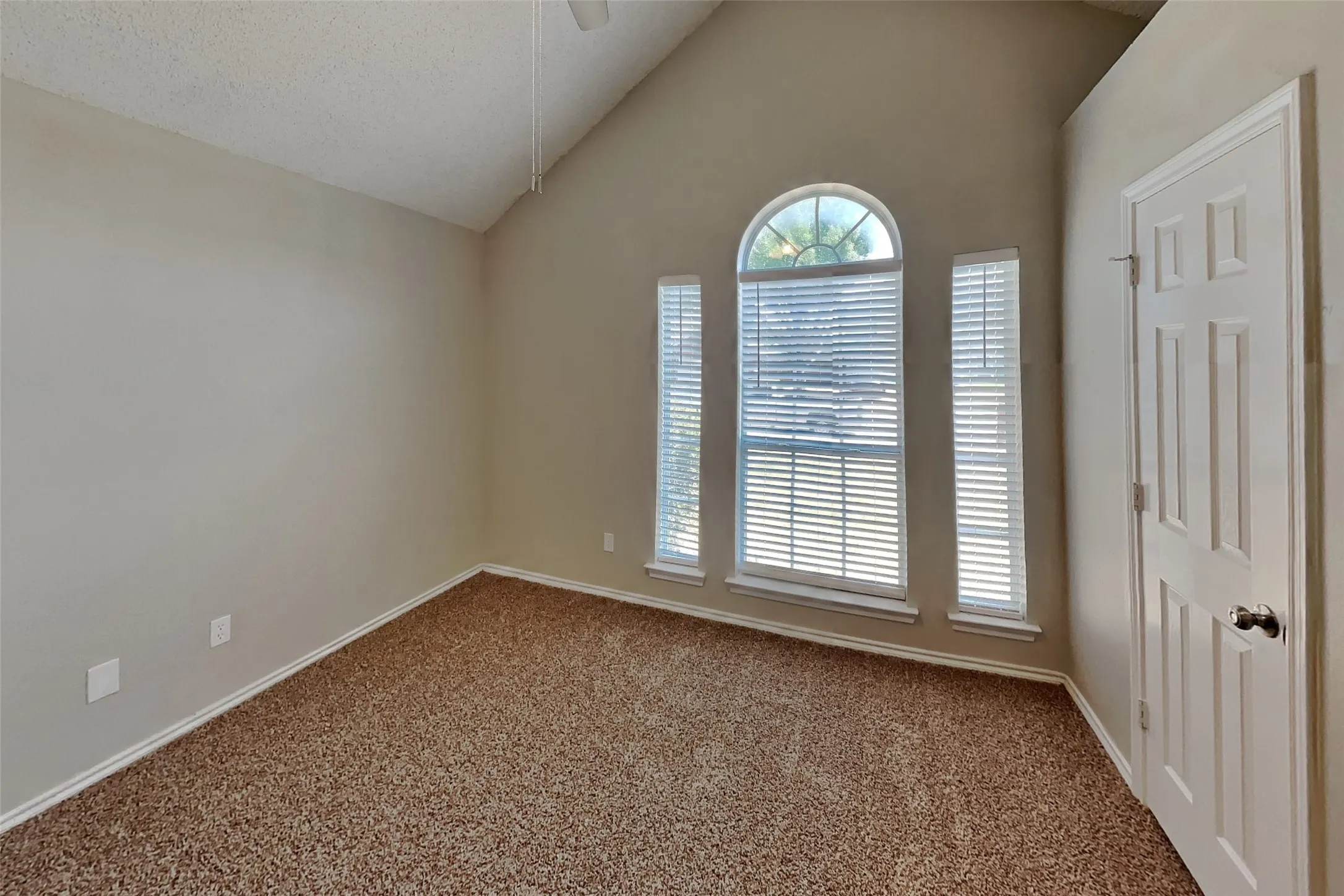 Single Family Residence For Rent in Tarrant County , 6801 Hadley Drive, North Richland Hills, Texas 76182, 4 Bedroom, 2 Bathroom, 2 Garage spaces, 1,737 Sqft, built in 1991, mls#21403470, Real Estate Agent in North Richland Hills, Homes For Rent in Tarrant county, Homes For Rent in North Richland Hills, Realtor in North Richland Hills Texas, Real Estate Brokerage Independent Realty Texas, Luminita Cordes Realtor