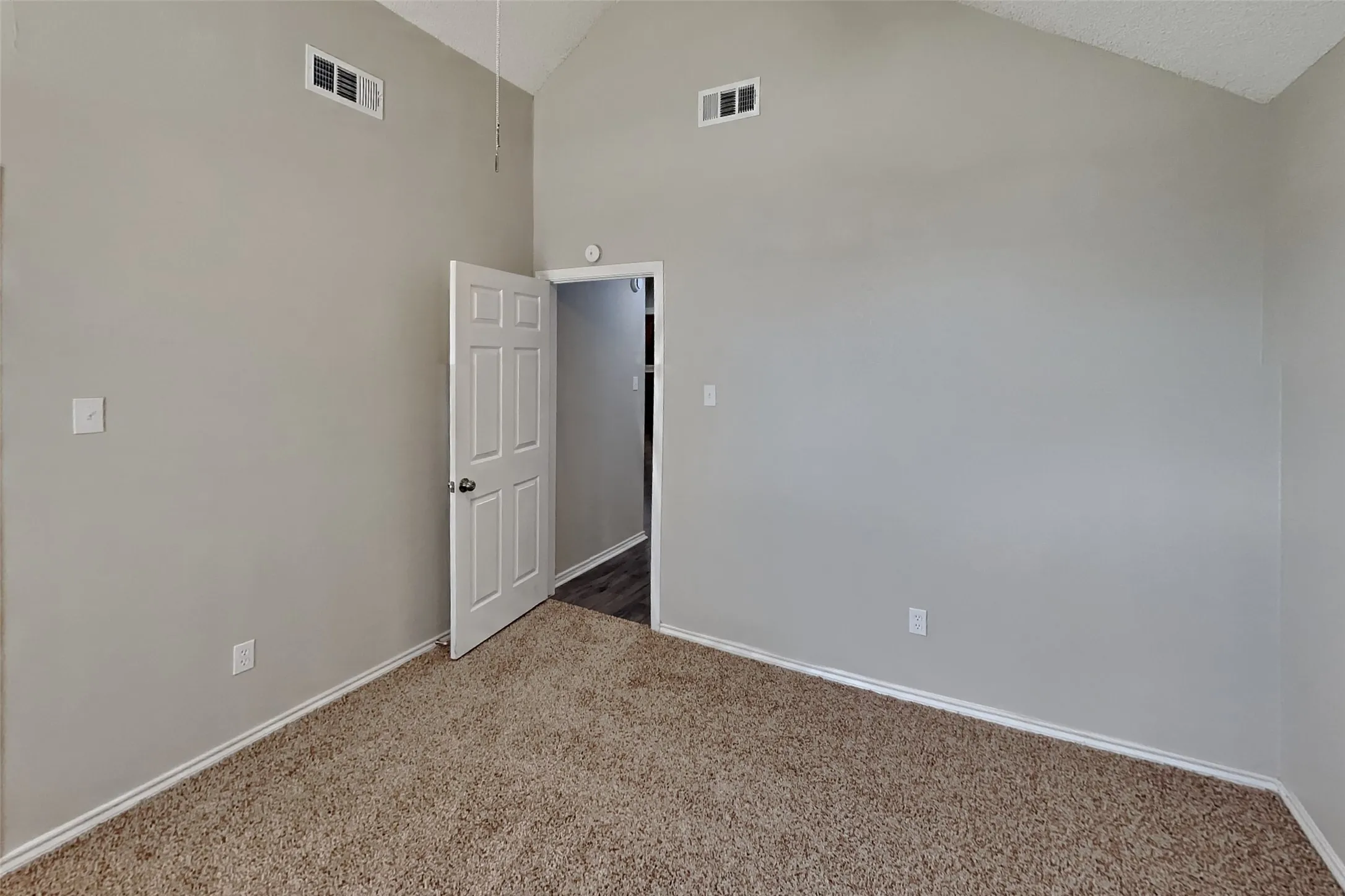 Single Family Residence For Rent in Tarrant County , 6801 Hadley Drive, North Richland Hills, Texas 76182, 4 Bedroom, 2 Bathroom, 2 Garage spaces, 1,737 Sqft, built in 1991, mls#21403470, Real Estate Agent in North Richland Hills, Homes For Rent in Tarrant county, Homes For Rent in North Richland Hills, Realtor in North Richland Hills Texas, Real Estate Brokerage Independent Realty Texas, Luminita Cordes Realtor