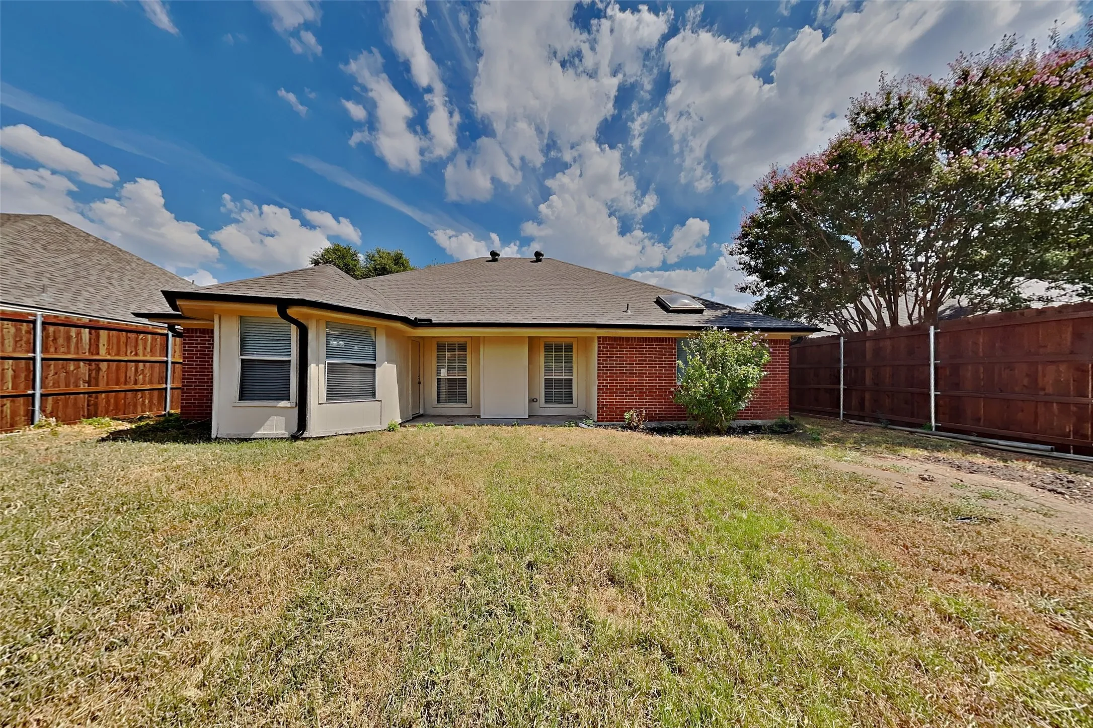Single Family Residence For Rent in Tarrant County , 6801 Hadley Drive, North Richland Hills, Texas 76182, 4 Bedroom, 2 Bathroom, 2 Garage spaces, 1,737 Sqft, built in 1991, mls#21403470, Real Estate Agent in North Richland Hills, Homes For Rent in Tarrant county, Homes For Rent in North Richland Hills, Realtor in North Richland Hills Texas, Real Estate Brokerage Independent Realty Texas, Luminita Cordes Realtor