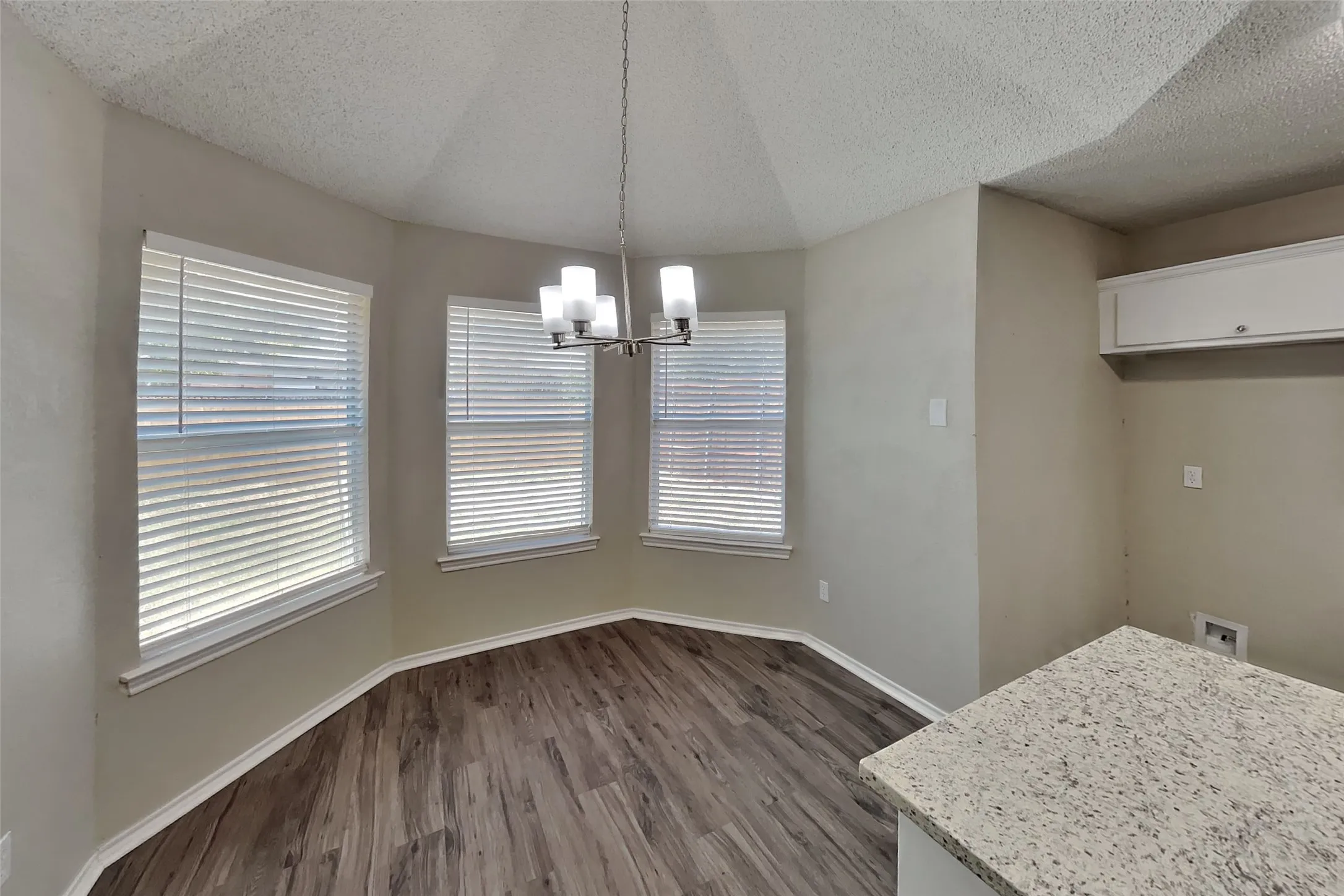 Single Family Residence For Rent in Tarrant County , 6801 Hadley Drive, North Richland Hills, Texas 76182, 4 Bedroom, 2 Bathroom, 2 Garage spaces, 1,737 Sqft, built in 1991, mls#21403470, Real Estate Agent in North Richland Hills, Homes For Rent in Tarrant county, Homes For Rent in North Richland Hills, Realtor in North Richland Hills Texas, Real Estate Brokerage Independent Realty Texas, Luminita Cordes Realtor