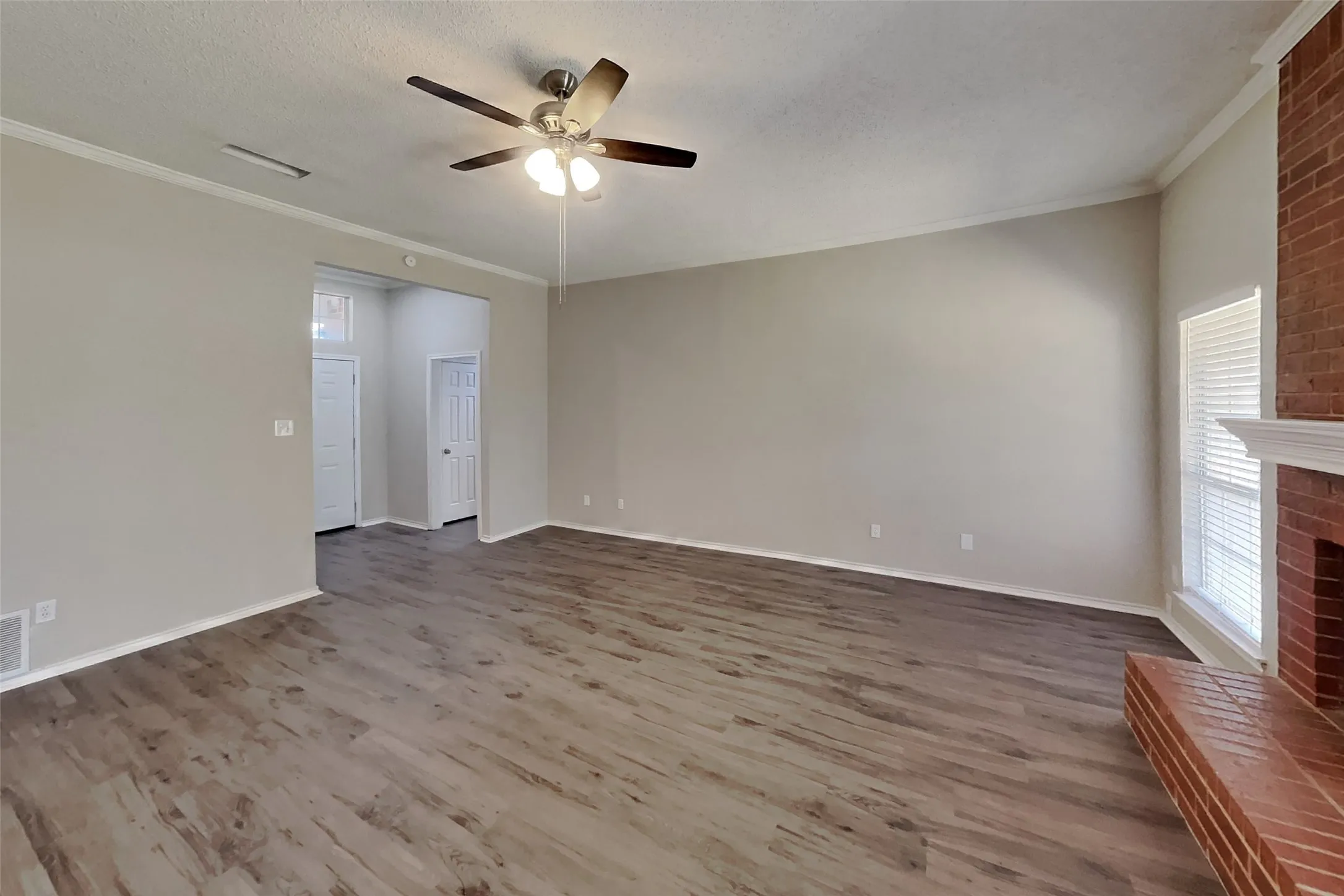 Single Family Residence For Rent in Tarrant County , 6801 Hadley Drive, North Richland Hills, Texas 76182, 4 Bedroom, 2 Bathroom, 2 Garage spaces, 1,737 Sqft, built in 1991, mls#21403470, Real Estate Agent in North Richland Hills, Homes For Rent in Tarrant county, Homes For Rent in North Richland Hills, Realtor in North Richland Hills Texas, Real Estate Brokerage Independent Realty Texas, Luminita Cordes Realtor