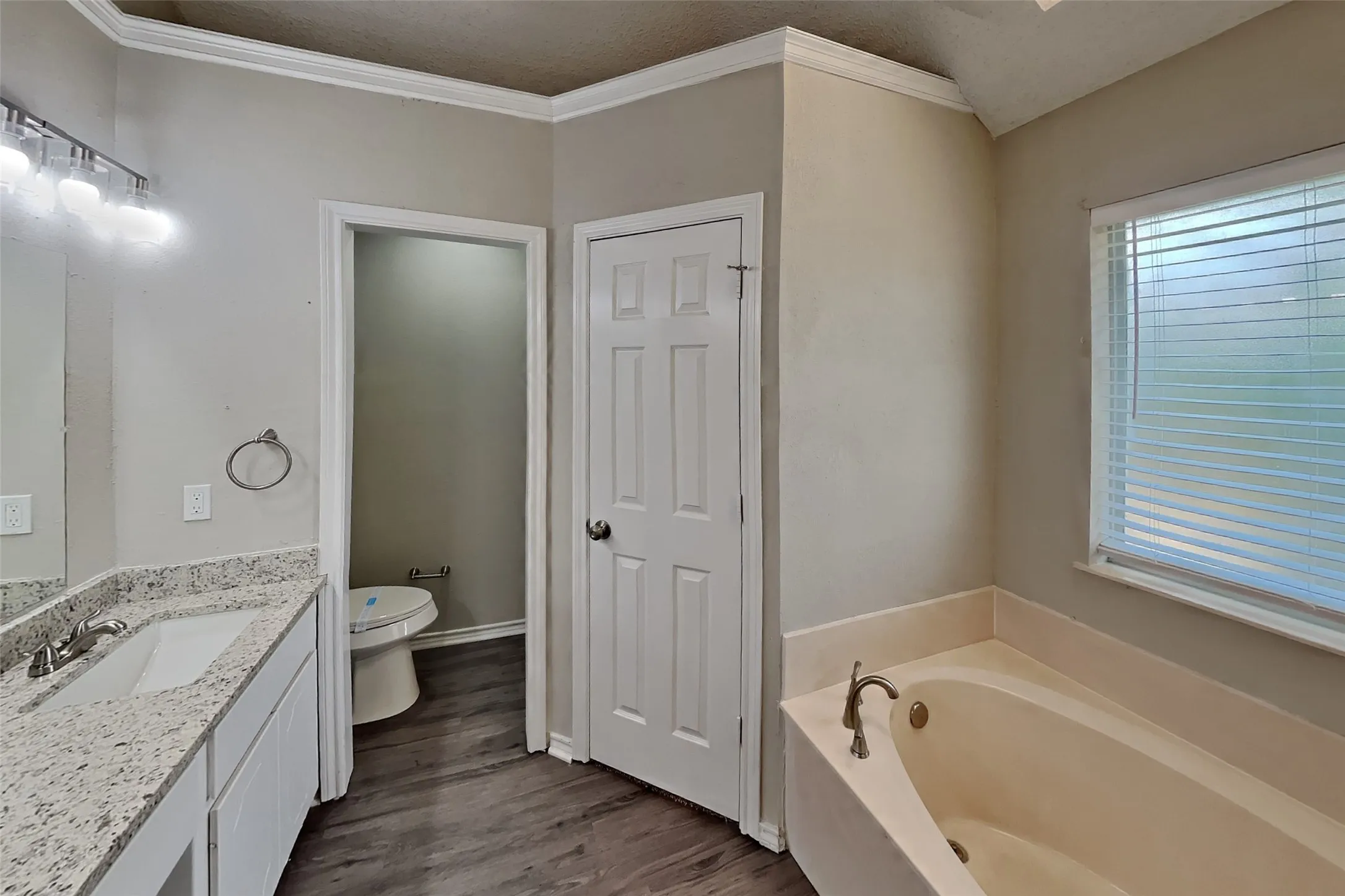 Single Family Residence For Rent in Tarrant County , 6801 Hadley Drive, North Richland Hills, Texas 76182, 4 Bedroom, 2 Bathroom, 2 Garage spaces, 1,737 Sqft, built in 1991, mls#21403470, Real Estate Agent in North Richland Hills, Homes For Rent in Tarrant county, Homes For Rent in North Richland Hills, Realtor in North Richland Hills Texas, Real Estate Brokerage Independent Realty Texas, Luminita Cordes Realtor