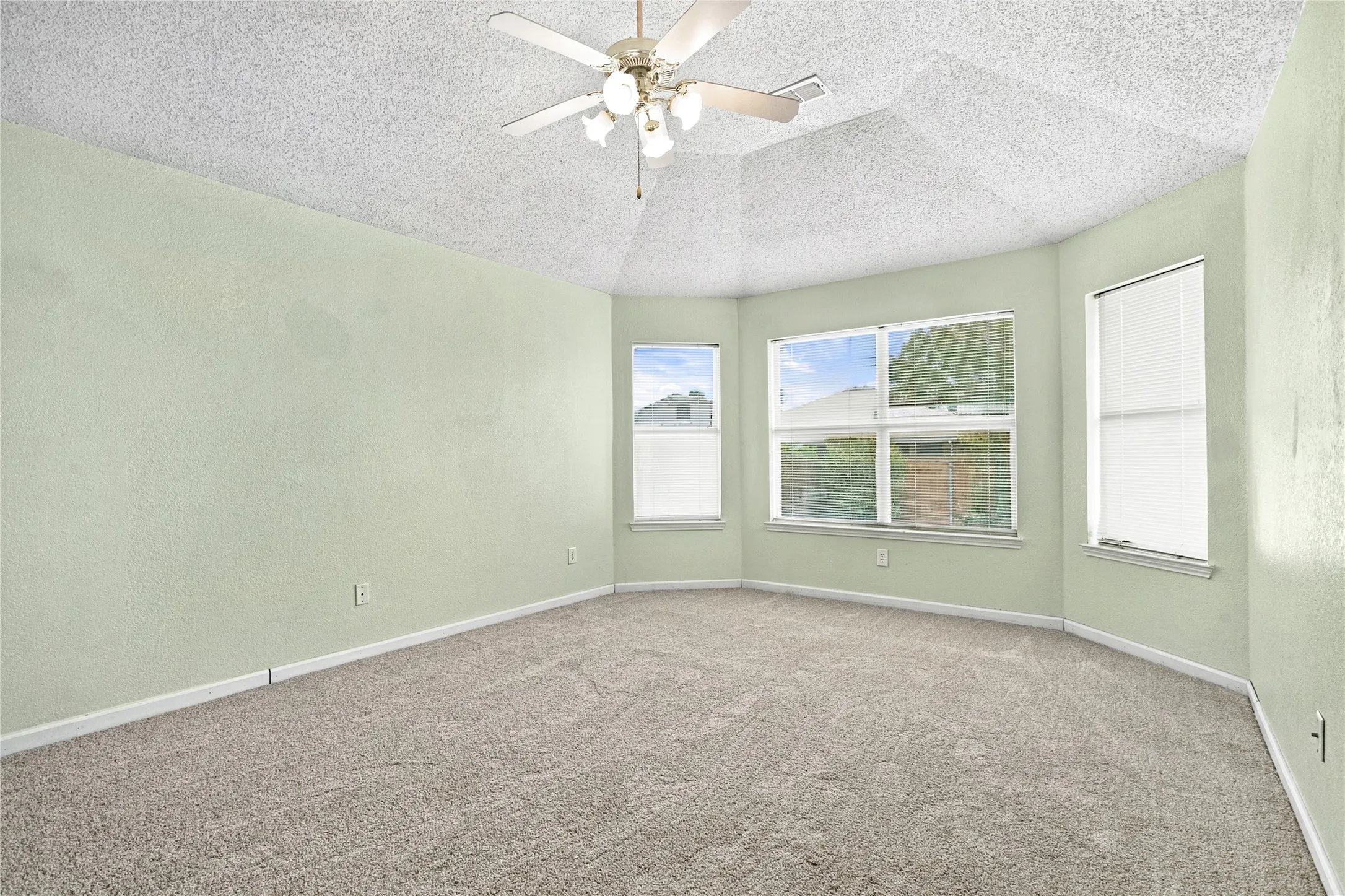 Single Family Residence For Rent in Dallas County , 2720 Preston Creek, Mesquite, Texas 75181, 3 Bedroom, 3 Bathroom, 2 Garage spaces, 2,045 Sqft, built in 1996, mls#21400197, Real Estate Agent in Mesquite, Homes For Rent in Dallas county, Homes For Rent in Mesquite, Realtor in Mesquite Texas, Real Estate Brokerage Independent Realty Texas, Luminita Cordes Realtor