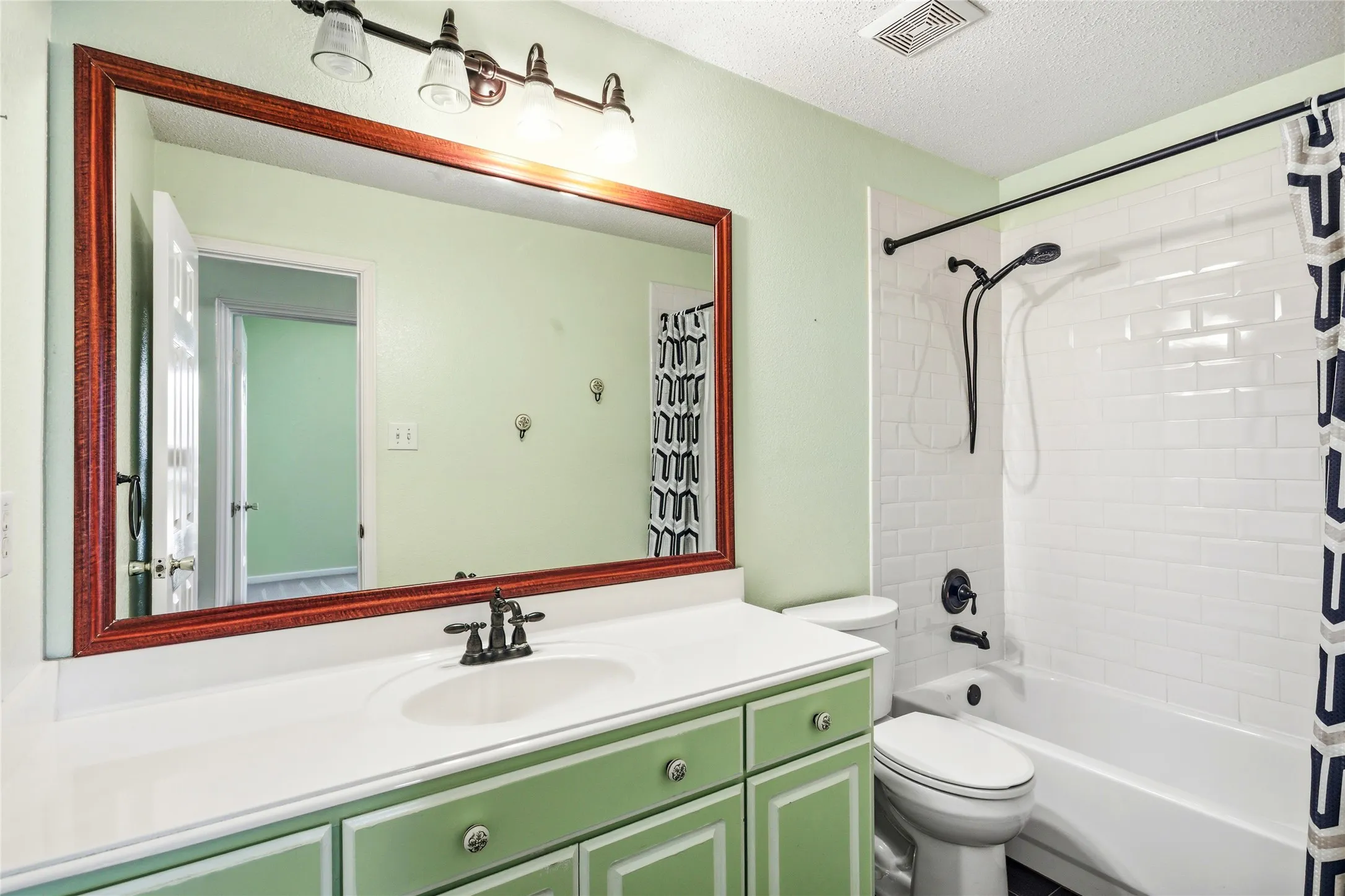 Single Family Residence For Rent in Dallas County , 2720 Preston Creek, Mesquite, Texas 75181, 3 Bedroom, 3 Bathroom, 2 Garage spaces, 2,045 Sqft, built in 1996, mls#21400197, Real Estate Agent in Mesquite, Homes For Rent in Dallas county, Homes For Rent in Mesquite, Realtor in Mesquite Texas, Real Estate Brokerage Independent Realty Texas, Luminita Cordes Realtor