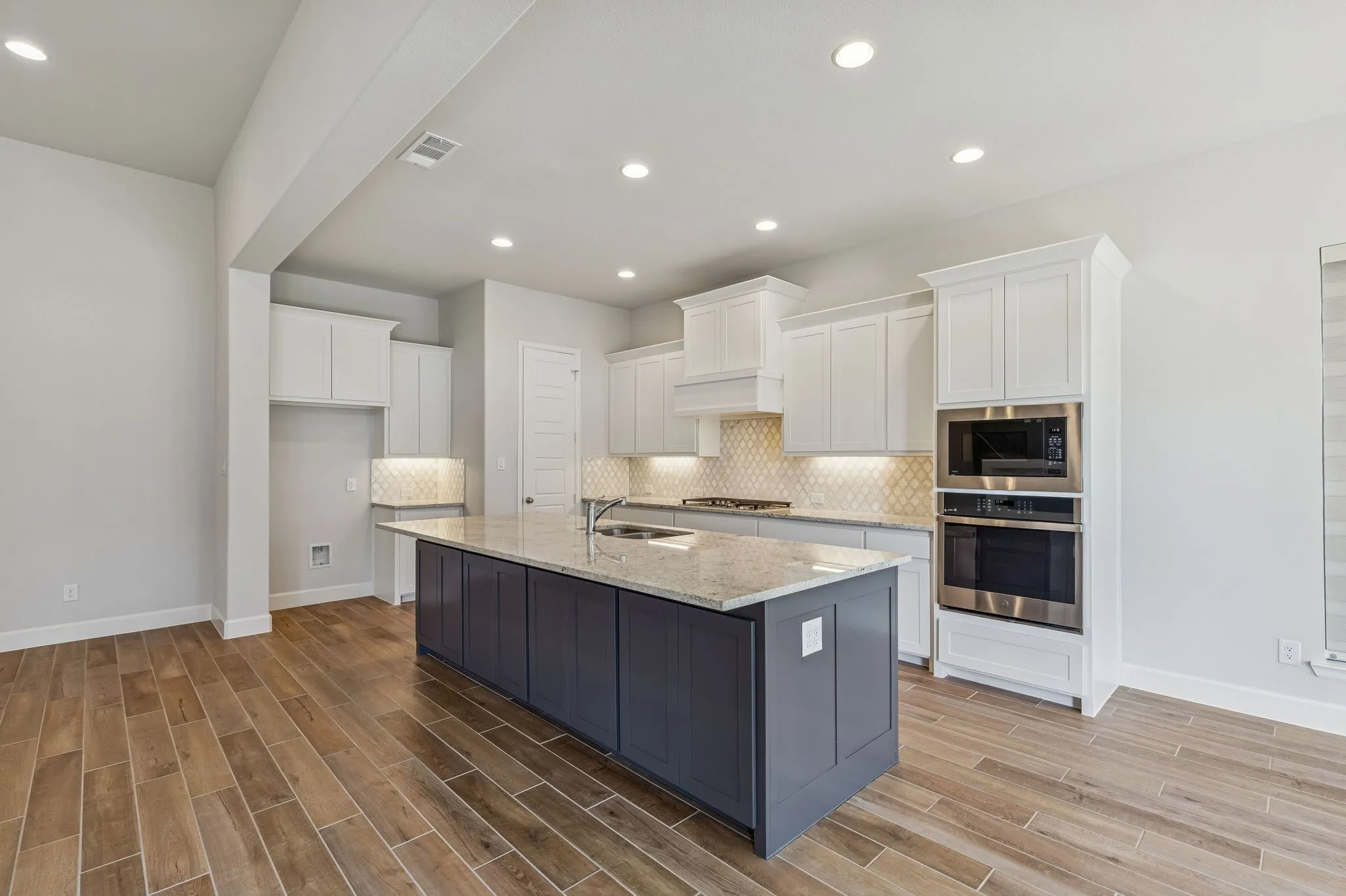 Single Family Residence For Rent in Denton County , 3300 Honey Suckle Lane, Little Elm, Texas 75068, 4 Bedroom, 4 Bathroom, 3 Garage spaces, 3,223 Sqft, built in 2022, mls#21403294, Real Estate Agent in Little Elm, Homes For Rent in Denton county, Homes For Rent in Little Elm, Realtor in Little Elm Texas, Real Estate Brokerage Independent Realty Texas, Luminita Cordes Realtor