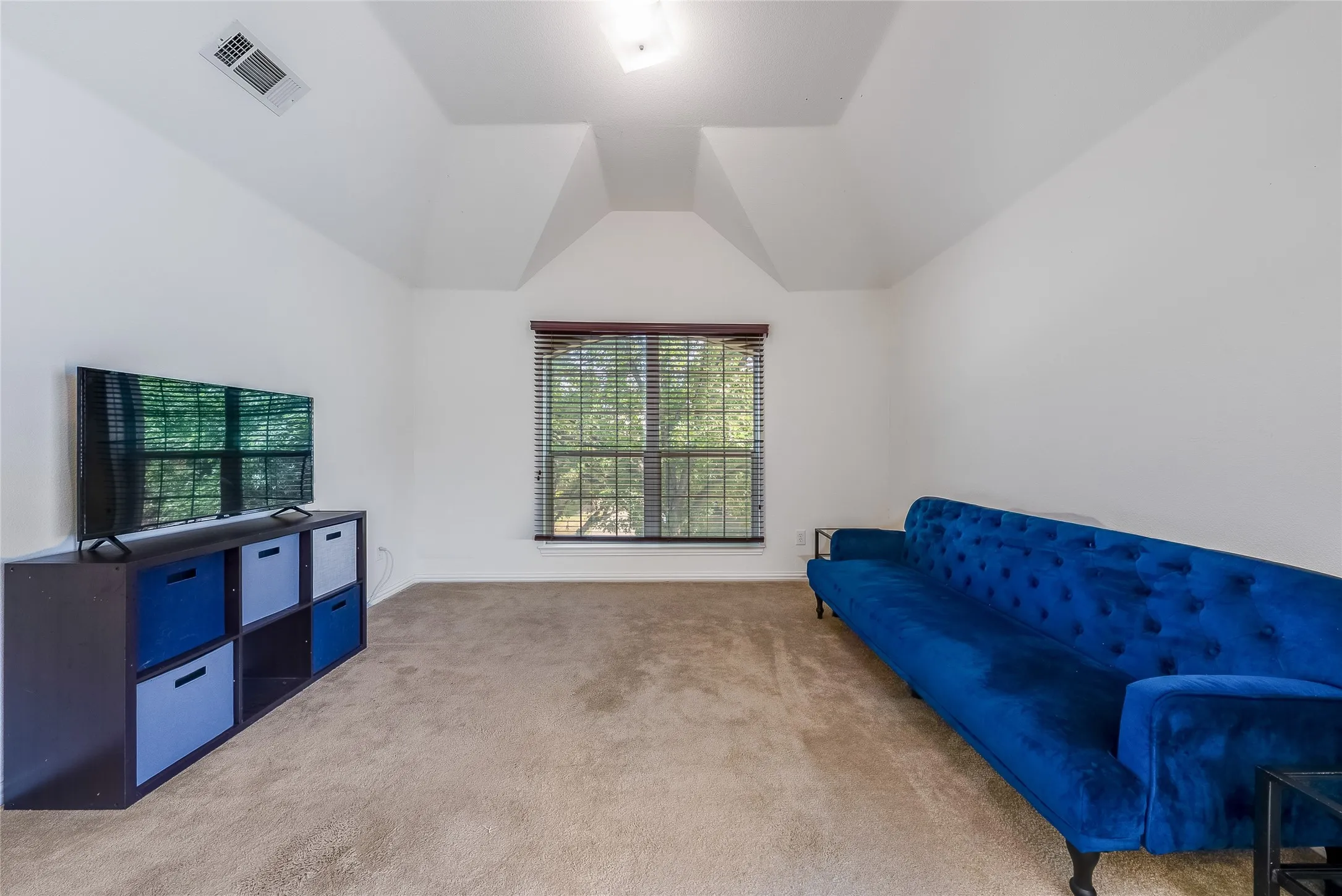 Bed 4 with sitting area
