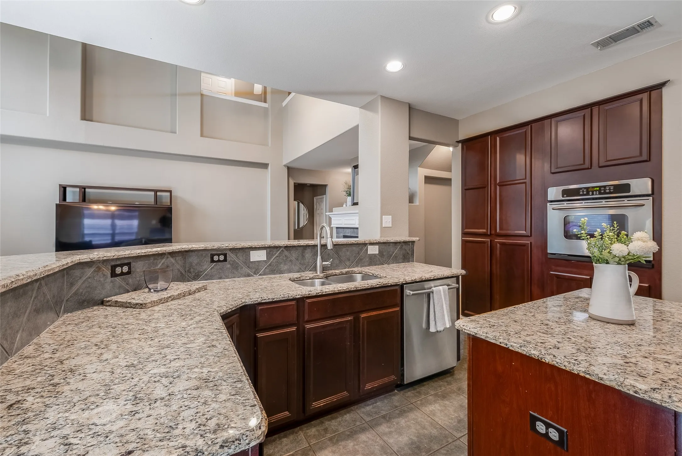 Single Family Residence For Sale in Denton County , 8753 Cherry Lee Lane, Lantana, Texas 76226, 5 Bedroom, 4 Bathroom, 2 Garage spaces, 4,069 Sqft, built in 2004, mls#21394847, Real Estate Agent in Lantana, Homes For Sale in Denton county, Homes For Sale in Lantana, Realtor in Lantana Texas, Real Estate Brokerage Independent Realty Texas, Luminita Cordes Realtor