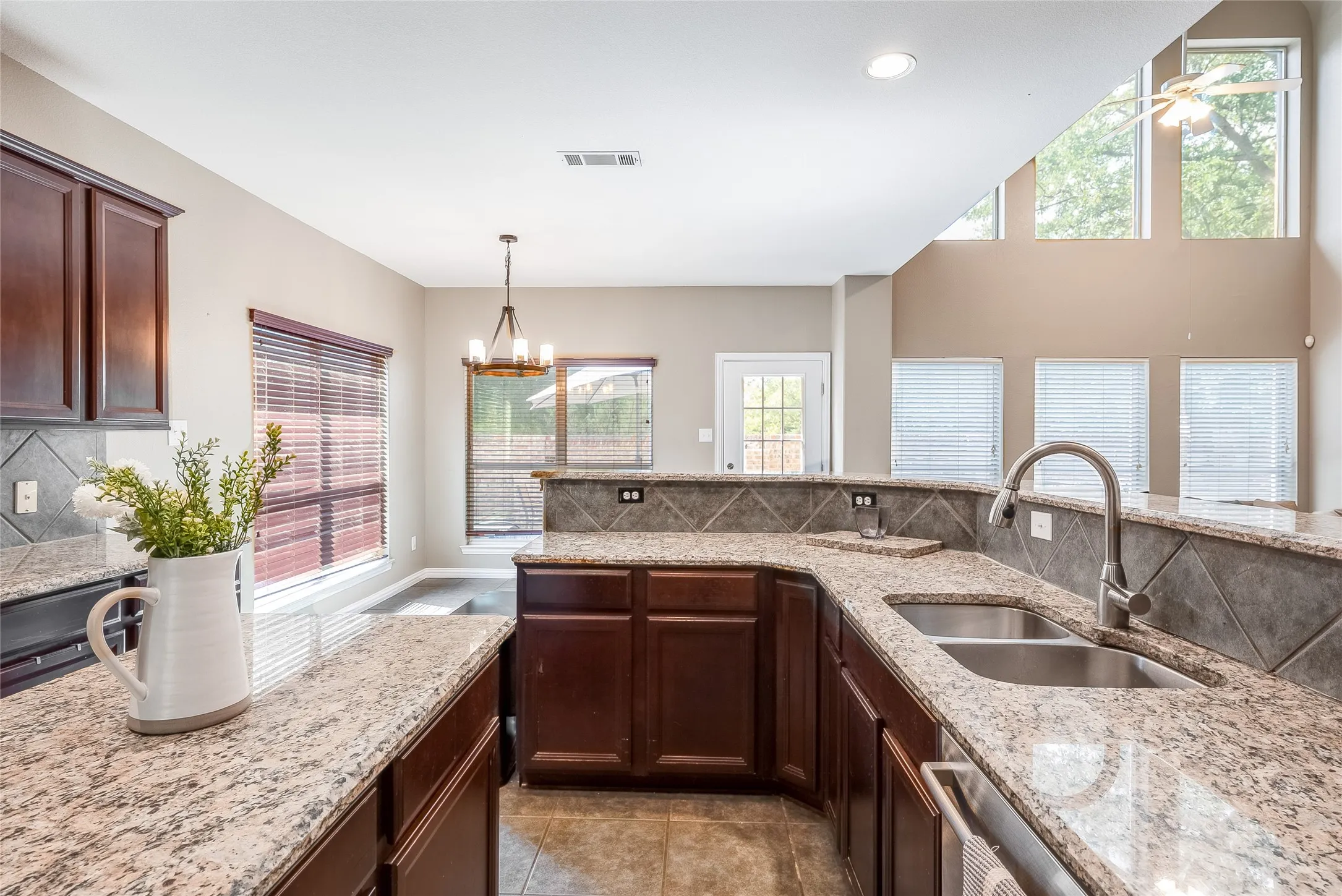 Single Family Residence For Sale in Denton County , 8753 Cherry Lee Lane, Lantana, Texas 76226, 5 Bedroom, 4 Bathroom, 2 Garage spaces, 4,069 Sqft, built in 2004, mls#21394847, Real Estate Agent in Lantana, Homes For Sale in Denton county, Homes For Sale in Lantana, Realtor in Lantana Texas, Real Estate Brokerage Independent Realty Texas, Luminita Cordes Realtor