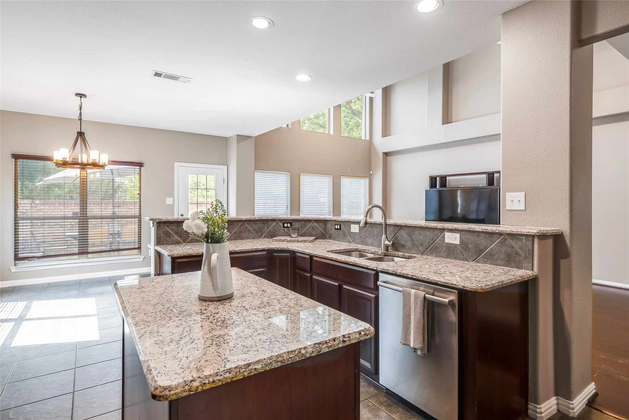 Single Family Residence For Sale in Denton County , 8753 Cherry Lee Lane, Lantana, Texas 76226, 5 Bedroom, 4 Bathroom, 2 Garage spaces, 4,069 Sqft, built in 2004, mls#21394847, Real Estate Agent in Lantana, Homes For Sale in Denton county, Homes For Sale in Lantana, Realtor in Lantana Texas, Real Estate Brokerage Independent Realty Texas, Luminita Cordes Realtor