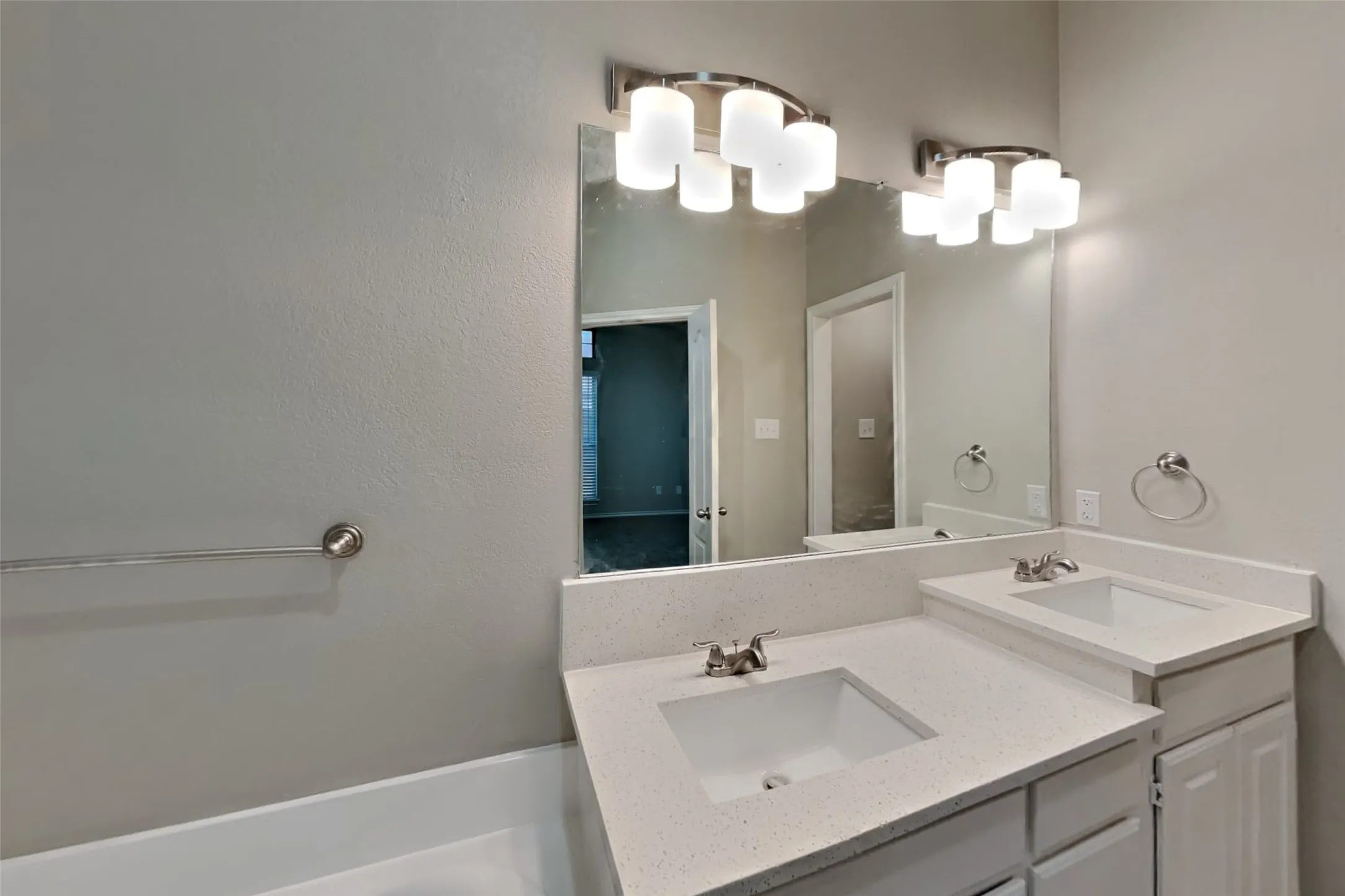 Single Family Residence For Rent in Tarrant County , 2988 Thames Trail, Fort Worth, Texas 76118, 3 Bedroom, 2 Bathroom, 2 Garage spaces, 1,705 Sqft, built in 1994, mls#21403475, Real Estate Agent in Fort Worth, Homes For Rent in Tarrant county, Homes For Rent in Fort Worth, Realtor in Fort Worth Texas, Real Estate Brokerage Independent Realty Texas, Luminita Cordes Realtor
