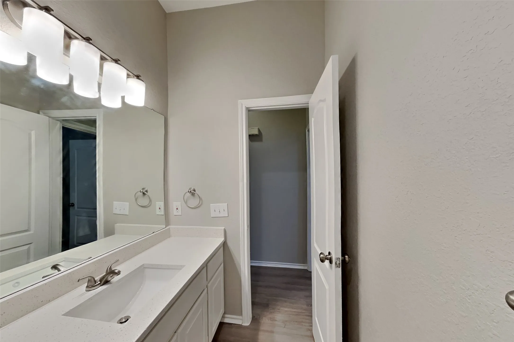 Single Family Residence For Rent in Tarrant County , 2988 Thames Trail, Fort Worth, Texas 76118, 3 Bedroom, 2 Bathroom, 2 Garage spaces, 1,705 Sqft, built in 1994, mls#21403475, Real Estate Agent in Fort Worth, Homes For Rent in Tarrant county, Homes For Rent in Fort Worth, Realtor in Fort Worth Texas, Real Estate Brokerage Independent Realty Texas, Luminita Cordes Realtor