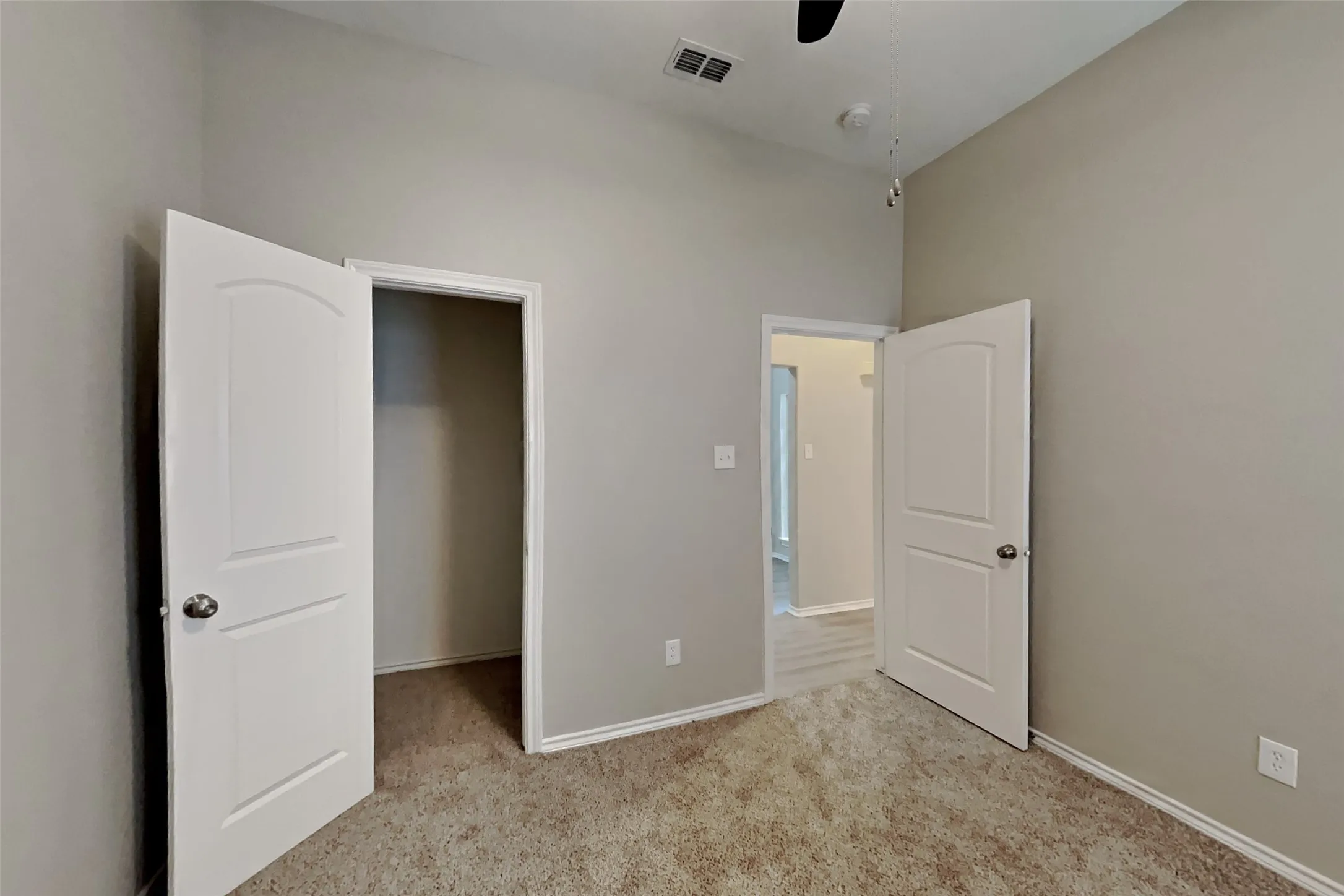 Single Family Residence For Rent in Tarrant County , 2988 Thames Trail, Fort Worth, Texas 76118, 3 Bedroom, 2 Bathroom, 2 Garage spaces, 1,705 Sqft, built in 1994, mls#21403475, Real Estate Agent in Fort Worth, Homes For Rent in Tarrant county, Homes For Rent in Fort Worth, Realtor in Fort Worth Texas, Real Estate Brokerage Independent Realty Texas, Luminita Cordes Realtor
