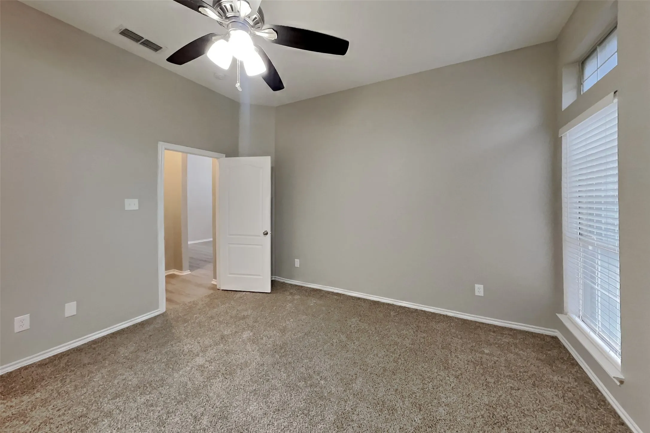 Single Family Residence For Rent in Tarrant County , 2988 Thames Trail, Fort Worth, Texas 76118, 3 Bedroom, 2 Bathroom, 2 Garage spaces, 1,705 Sqft, built in 1994, mls#21403475, Real Estate Agent in Fort Worth, Homes For Rent in Tarrant county, Homes For Rent in Fort Worth, Realtor in Fort Worth Texas, Real Estate Brokerage Independent Realty Texas, Luminita Cordes Realtor