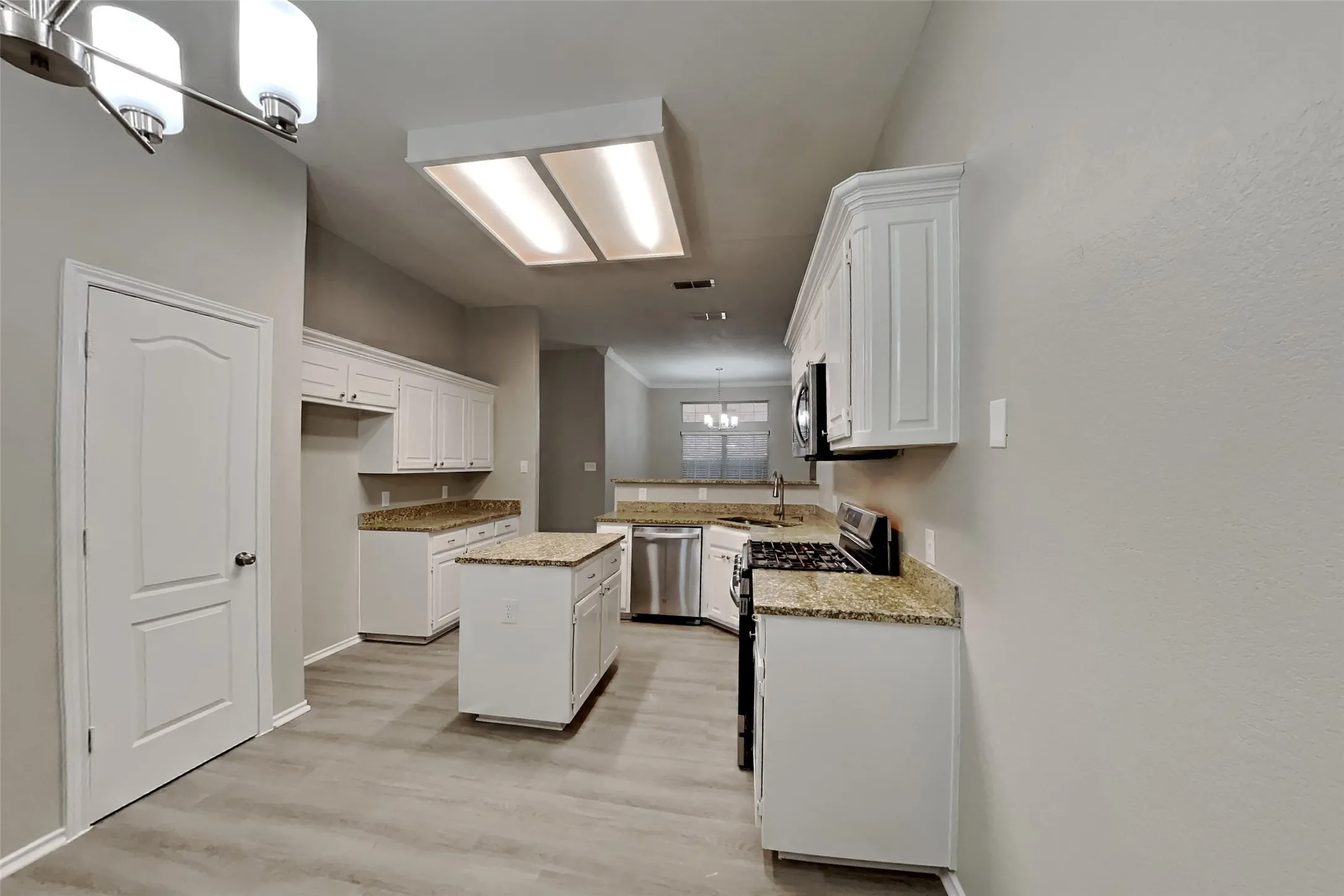 Single Family Residence For Rent in Tarrant County , 2988 Thames Trail, Fort Worth, Texas 76118, 3 Bedroom, 2 Bathroom, 2 Garage spaces, 1,705 Sqft, built in 1994, mls#21403475, Real Estate Agent in Fort Worth, Homes For Rent in Tarrant county, Homes For Rent in Fort Worth, Realtor in Fort Worth Texas, Real Estate Brokerage Independent Realty Texas, Luminita Cordes Realtor