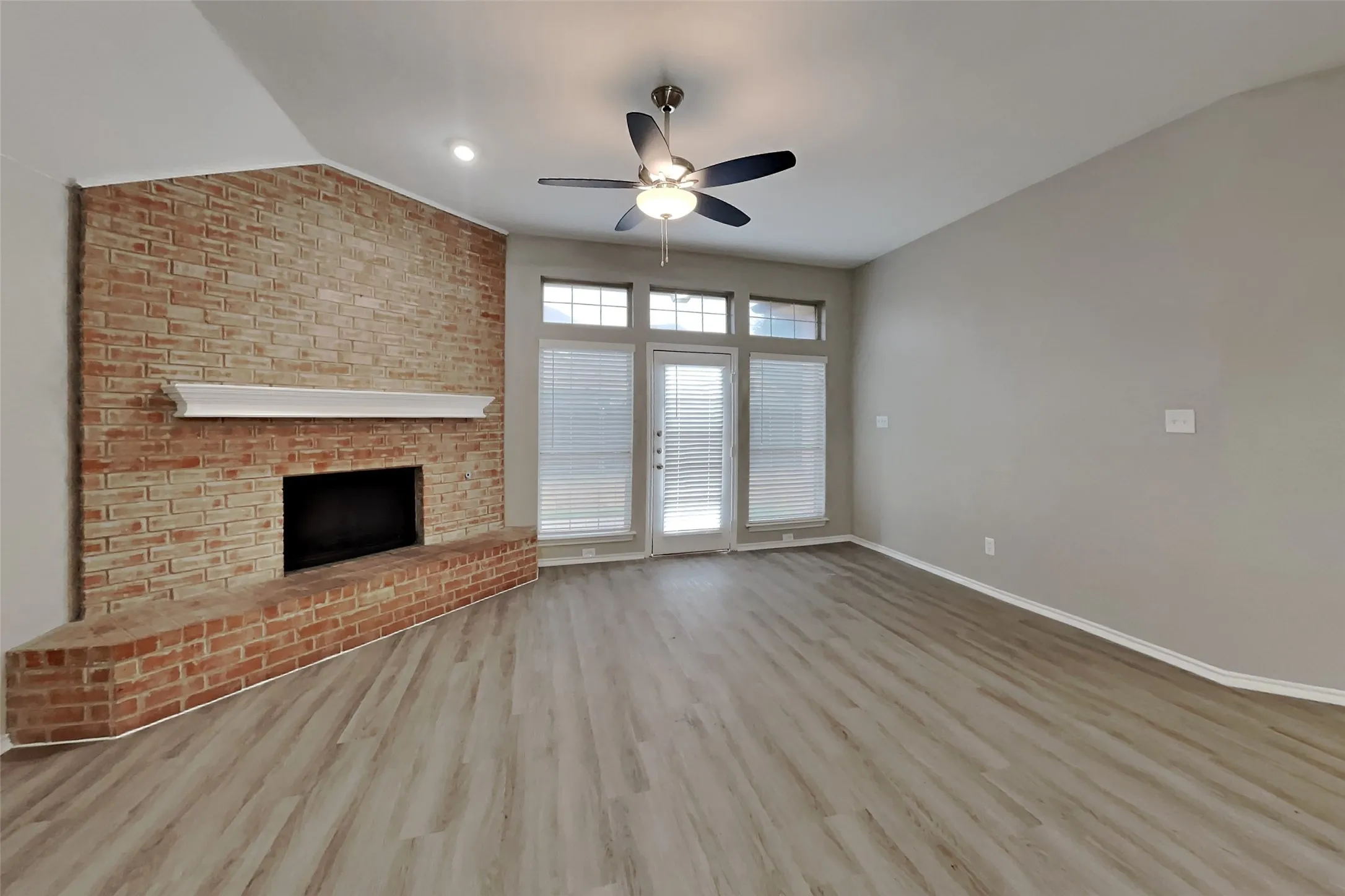 Single Family Residence For Rent in Tarrant County , 2988 Thames Trail, Fort Worth, Texas 76118, 3 Bedroom, 2 Bathroom, 2 Garage spaces, 1,705 Sqft, built in 1994, mls#21403475, Real Estate Agent in Fort Worth, Homes For Rent in Tarrant county, Homes For Rent in Fort Worth, Realtor in Fort Worth Texas, Real Estate Brokerage Independent Realty Texas, Luminita Cordes Realtor
