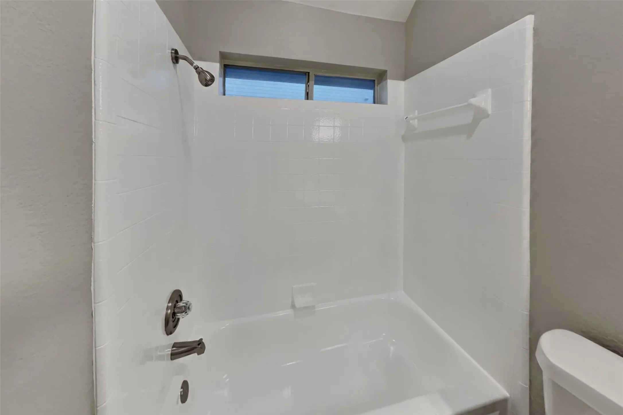 Single Family Residence For Rent in Tarrant County , 2988 Thames Trail, Fort Worth, Texas 76118, 3 Bedroom, 2 Bathroom, 2 Garage spaces, 1,705 Sqft, built in 1994, mls#21403475, Real Estate Agent in Fort Worth, Homes For Rent in Tarrant county, Homes For Rent in Fort Worth, Realtor in Fort Worth Texas, Real Estate Brokerage Independent Realty Texas, Luminita Cordes Realtor