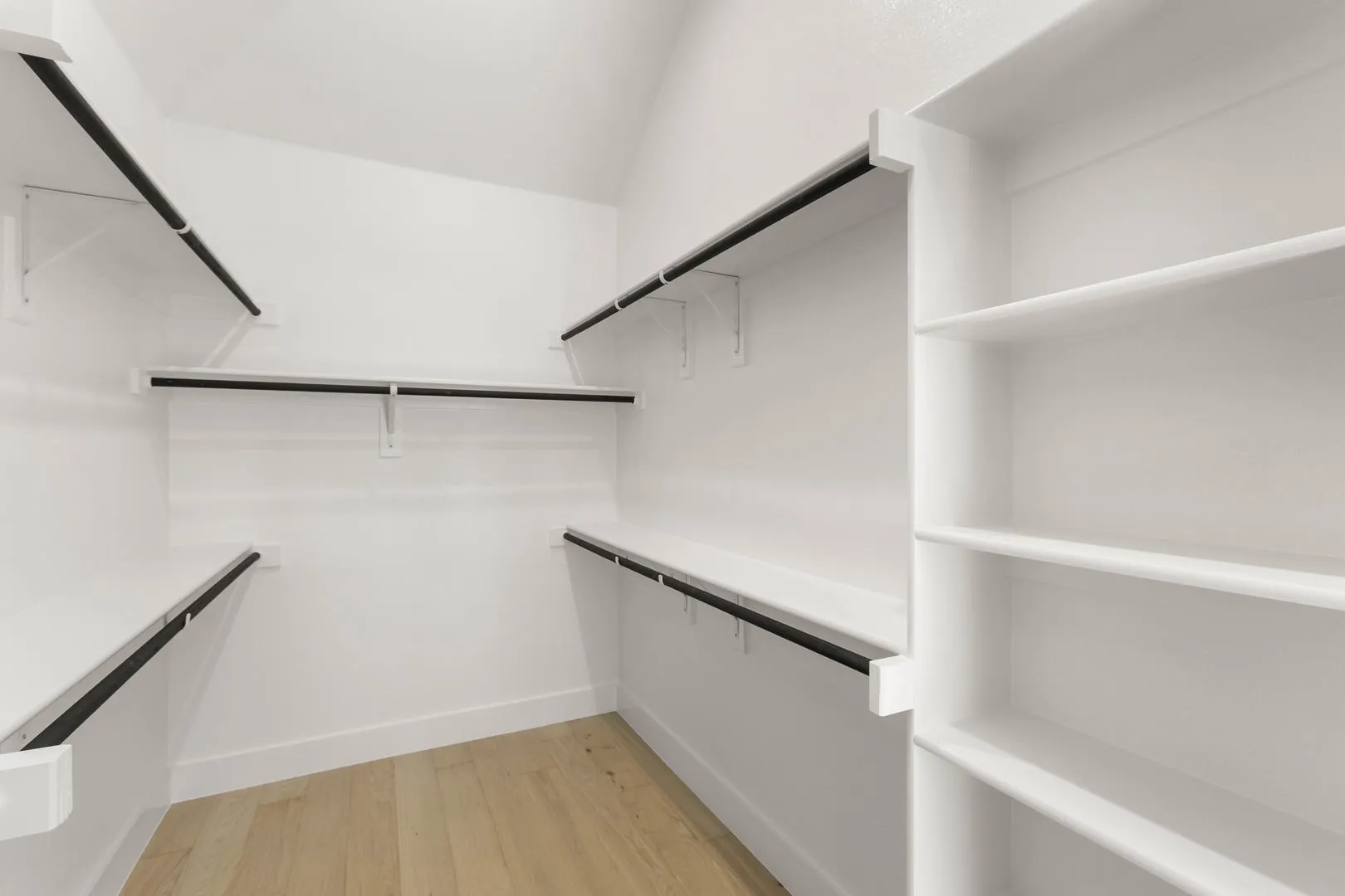 1633 Briarwood-Primary Suite-6