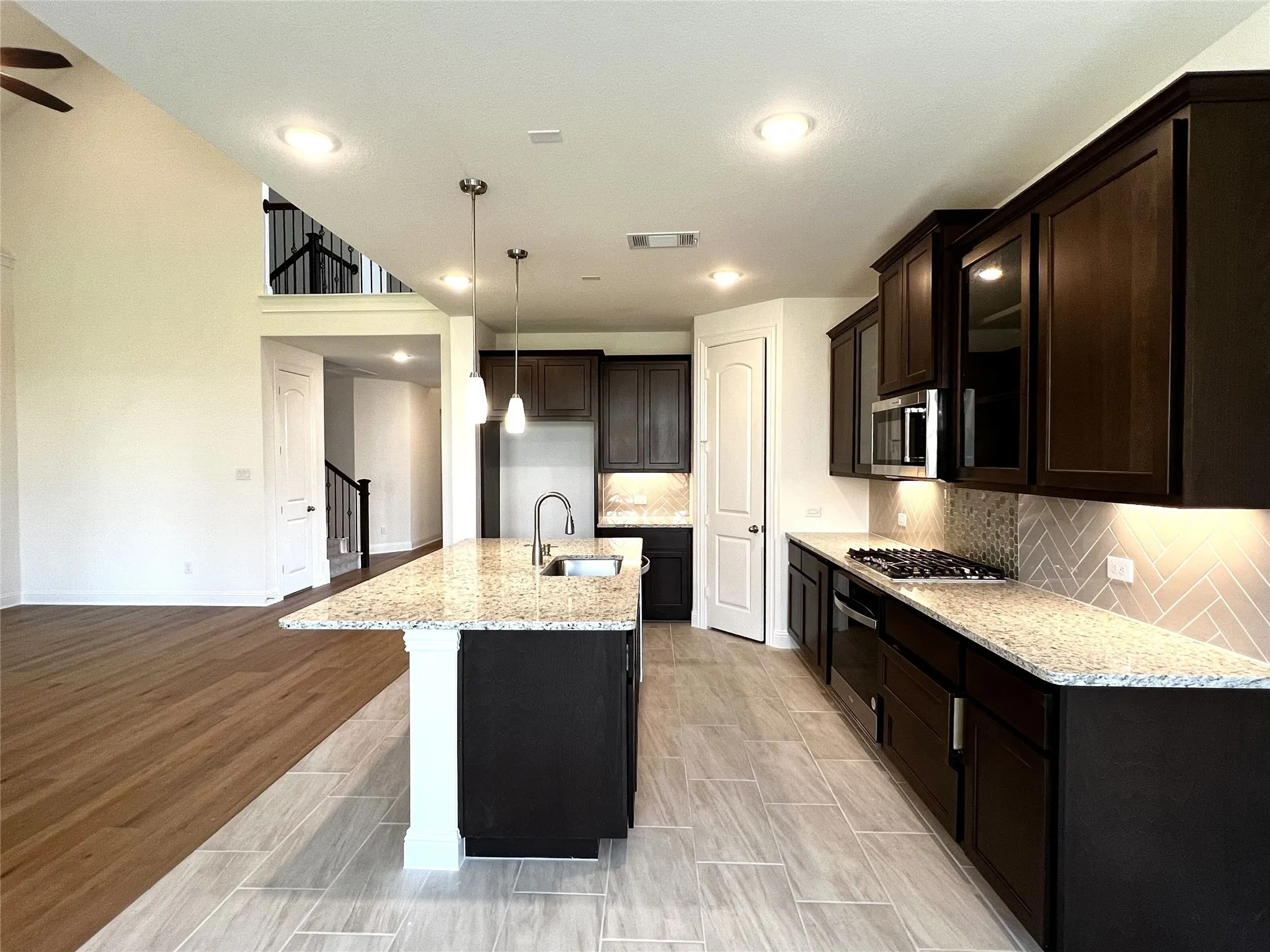 Single Family Residence For Rent in Tarrant County , 5952 Halls Lake Loop, Fort Worth, Texas 76179, 4 Bedroom, 4 Bathroom, 2 Garage spaces, 3,290 Sqft, built in 2024, mls#21403477, Real Estate Agent in Fort Worth, Homes For Rent in Tarrant county, Homes For Rent in Fort Worth, Realtor in Fort Worth Texas, Real Estate Brokerage Independent Realty Texas, Luminita Cordes Realtor