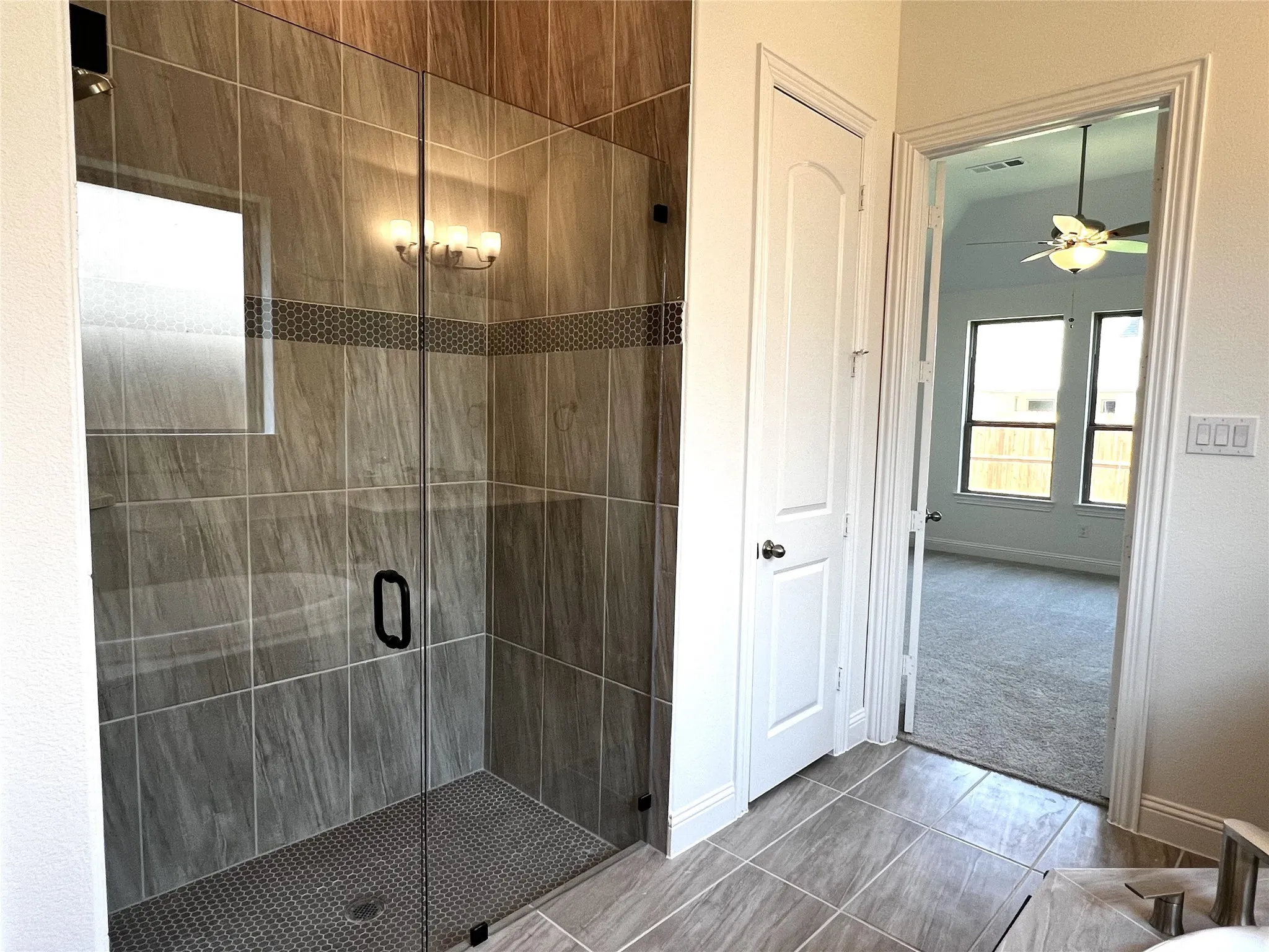Single Family Residence For Rent in Tarrant County , 5952 Halls Lake Loop, Fort Worth, Texas 76179, 4 Bedroom, 4 Bathroom, 2 Garage spaces, 3,290 Sqft, built in 2024, mls#21403477, Real Estate Agent in Fort Worth, Homes For Rent in Tarrant county, Homes For Rent in Fort Worth, Realtor in Fort Worth Texas, Real Estate Brokerage Independent Realty Texas, Luminita Cordes Realtor