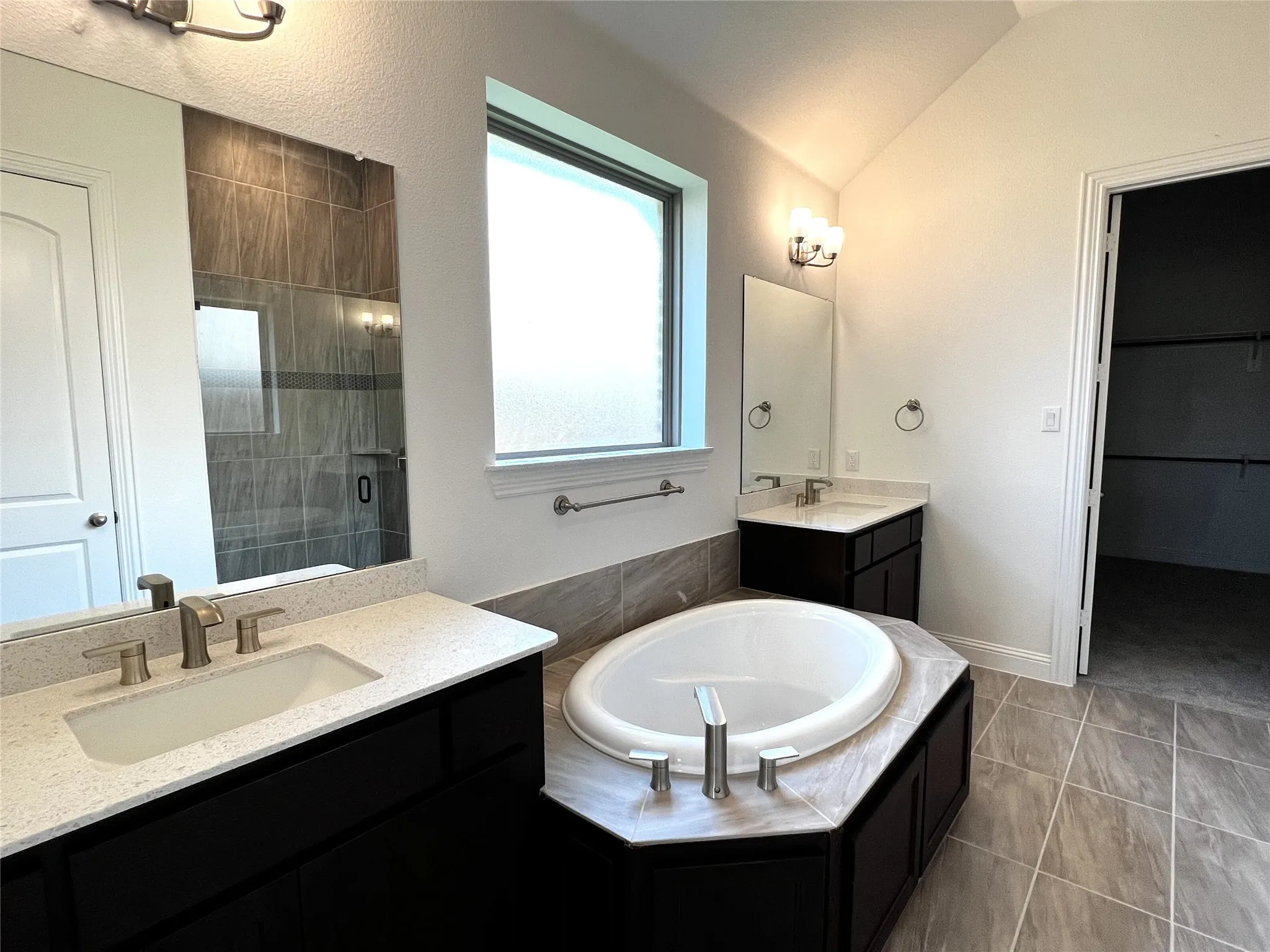 Single Family Residence For Rent in Tarrant County , 5952 Halls Lake Loop, Fort Worth, Texas 76179, 4 Bedroom, 4 Bathroom, 2 Garage spaces, 3,290 Sqft, built in 2024, mls#21403477, Real Estate Agent in Fort Worth, Homes For Rent in Tarrant county, Homes For Rent in Fort Worth, Realtor in Fort Worth Texas, Real Estate Brokerage Independent Realty Texas, Luminita Cordes Realtor