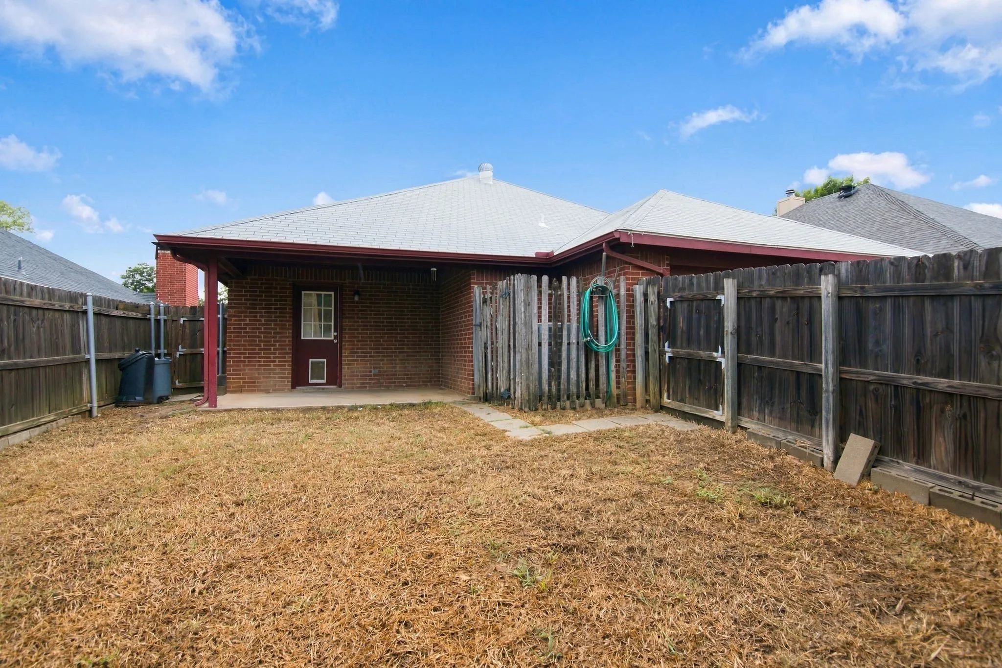 Single Family Residence For Rent in Tarrant County , 1412 Toplea Drive, Euless, Texas 76040, 3 Bedroom, 2 Bathroom, 2 Garage spaces, 1,662 Sqft, built in 1998, mls#21403440, Real Estate Agent in Euless, Homes For Rent in Tarrant county, Homes For Rent in Euless, Realtor in Euless Texas, Real Estate Brokerage Independent Realty Texas, Luminita Cordes Realtor