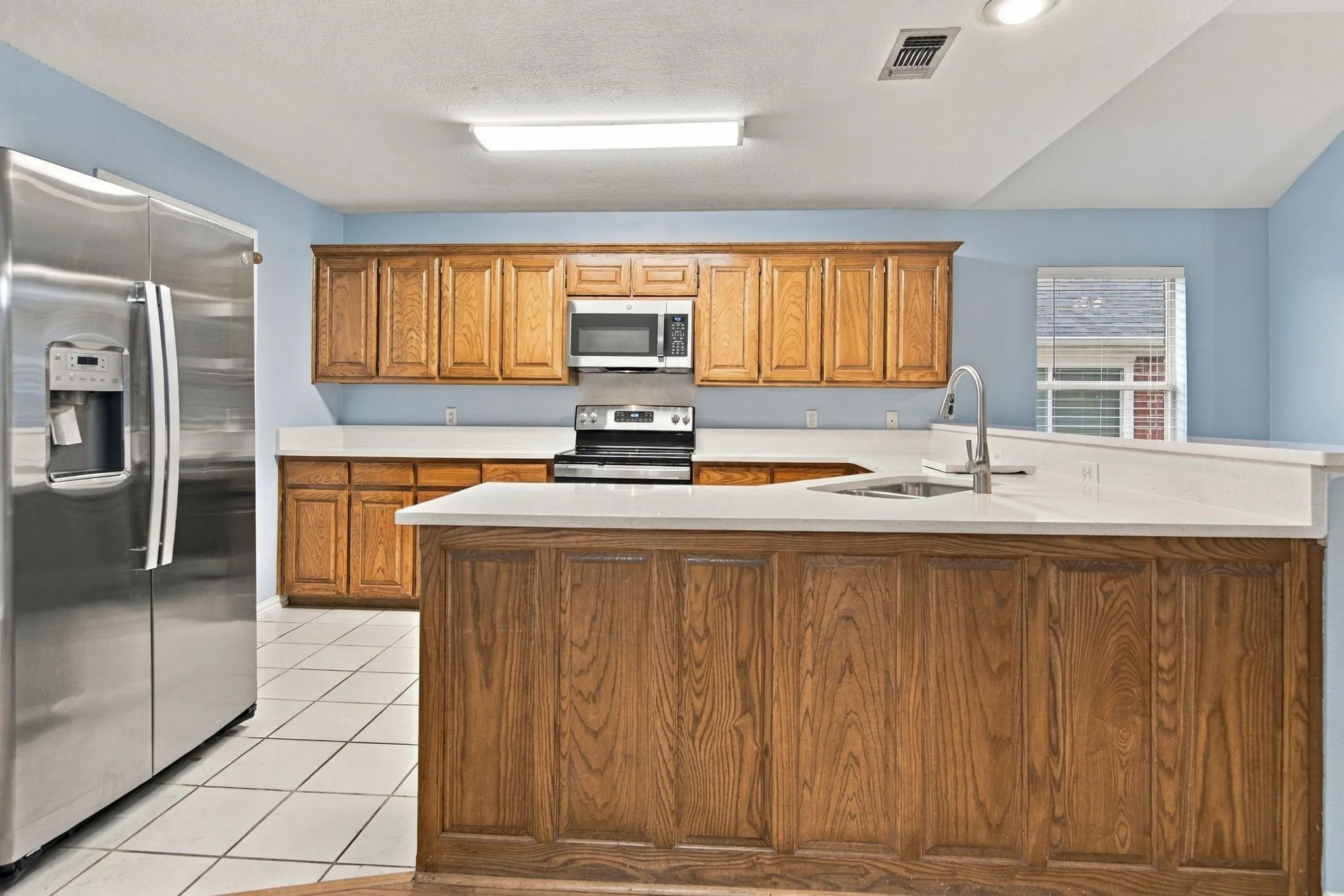 Single Family Residence For Rent in Tarrant County , 1412 Toplea Drive, Euless, Texas 76040, 3 Bedroom, 2 Bathroom, 2 Garage spaces, 1,662 Sqft, built in 1998, mls#21403440, Real Estate Agent in Euless, Homes For Rent in Tarrant county, Homes For Rent in Euless, Realtor in Euless Texas, Real Estate Brokerage Independent Realty Texas, Luminita Cordes Realtor