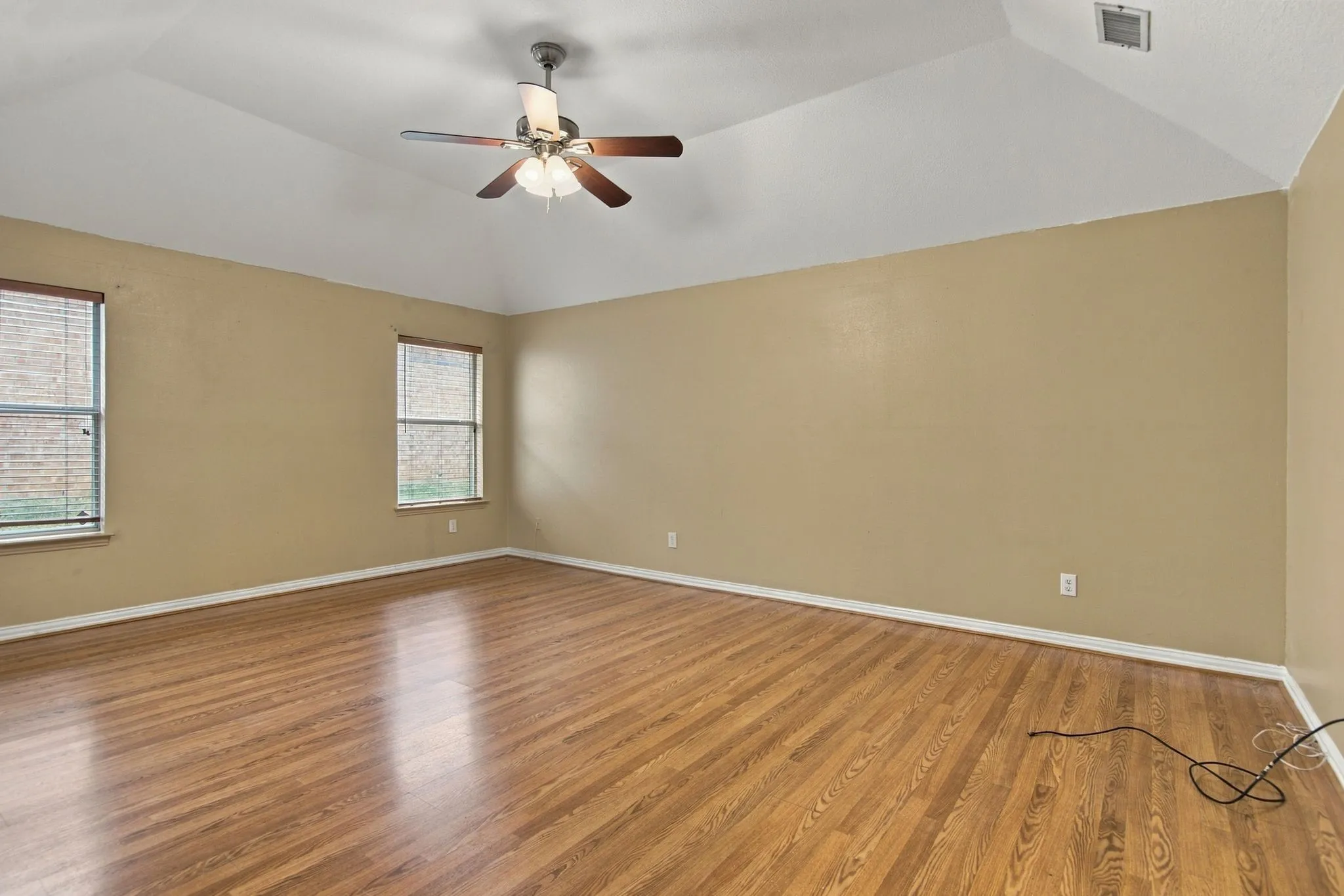 Single Family Residence For Rent in Tarrant County , 1412 Toplea Drive, Euless, Texas 76040, 3 Bedroom, 2 Bathroom, 2 Garage spaces, 1,662 Sqft, built in 1998, mls#21403440, Real Estate Agent in Euless, Homes For Rent in Tarrant county, Homes For Rent in Euless, Realtor in Euless Texas, Real Estate Brokerage Independent Realty Texas, Luminita Cordes Realtor
