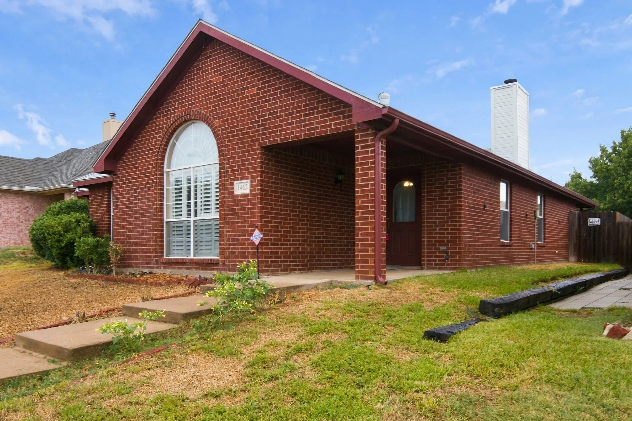 Single Family Residence For Rent in Tarrant County , 1412 Toplea Drive, Euless, Texas 76040, 3 Bedroom, 2 Bathroom, 2 Garage spaces, 1,662 Sqft, built in 1998, mls#21403440, Real Estate Agent in Euless, Homes For Rent in Tarrant county, Homes For Rent in Euless, Realtor in Euless Texas, Real Estate Brokerage Independent Realty Texas, Luminita Cordes Realtor