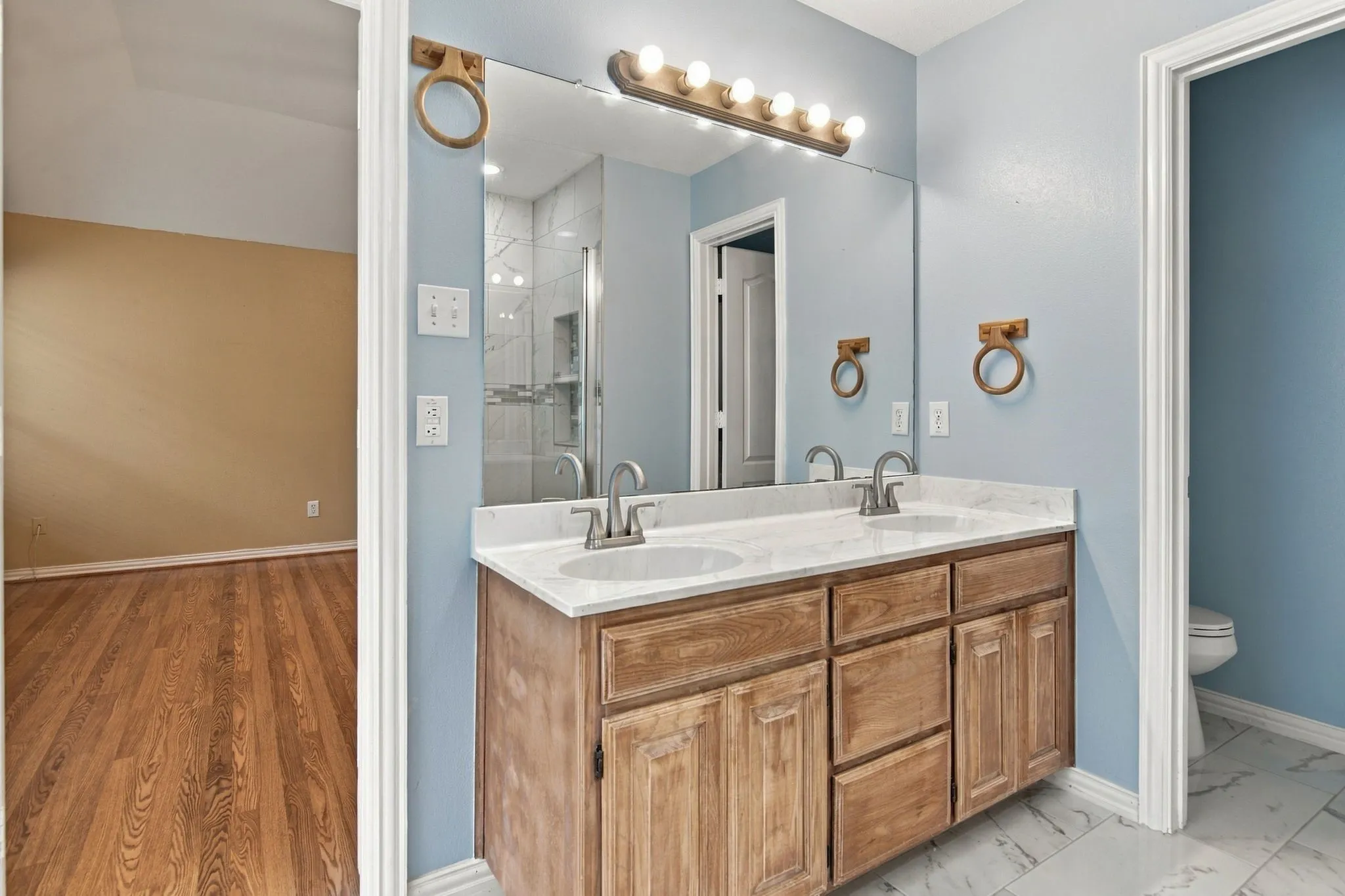 Single Family Residence For Rent in Tarrant County , 1412 Toplea Drive, Euless, Texas 76040, 3 Bedroom, 2 Bathroom, 2 Garage spaces, 1,662 Sqft, built in 1998, mls#21403440, Real Estate Agent in Euless, Homes For Rent in Tarrant county, Homes For Rent in Euless, Realtor in Euless Texas, Real Estate Brokerage Independent Realty Texas, Luminita Cordes Realtor