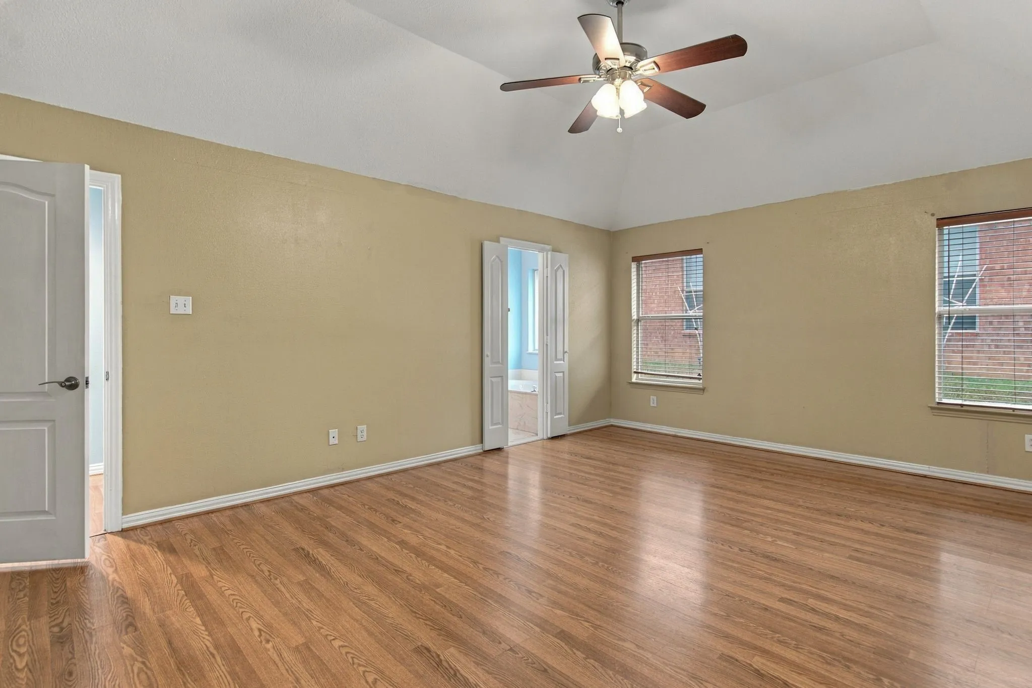 Single Family Residence For Rent in Tarrant County , 1412 Toplea Drive, Euless, Texas 76040, 3 Bedroom, 2 Bathroom, 2 Garage spaces, 1,662 Sqft, built in 1998, mls#21403440, Real Estate Agent in Euless, Homes For Rent in Tarrant county, Homes For Rent in Euless, Realtor in Euless Texas, Real Estate Brokerage Independent Realty Texas, Luminita Cordes Realtor