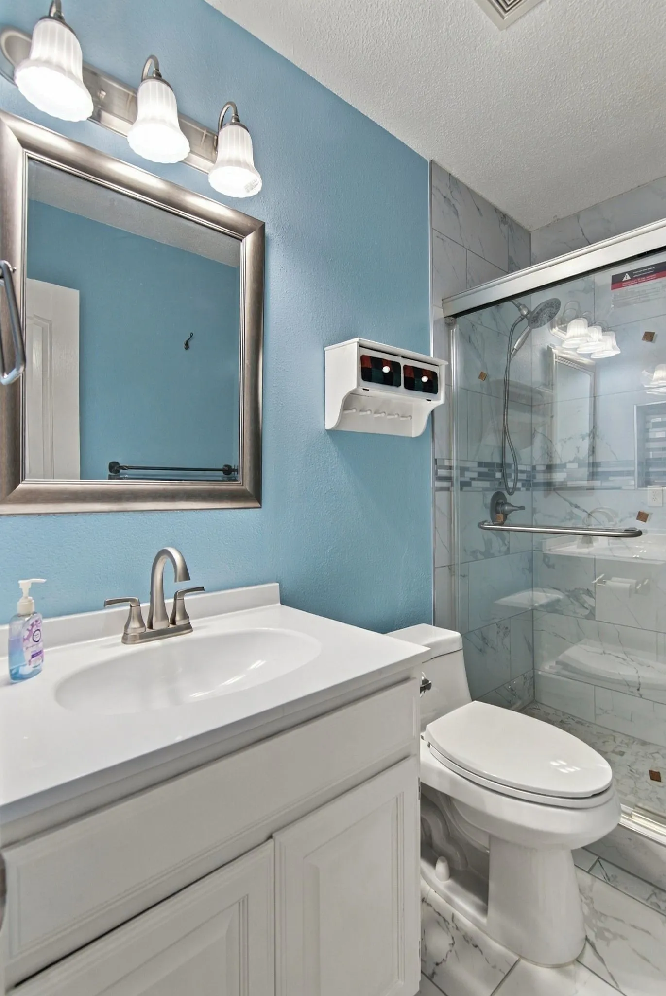 Single Family Residence For Rent in Tarrant County , 1412 Toplea Drive, Euless, Texas 76040, 3 Bedroom, 2 Bathroom, 2 Garage spaces, 1,662 Sqft, built in 1998, mls#21403440, Real Estate Agent in Euless, Homes For Rent in Tarrant county, Homes For Rent in Euless, Realtor in Euless Texas, Real Estate Brokerage Independent Realty Texas, Luminita Cordes Realtor