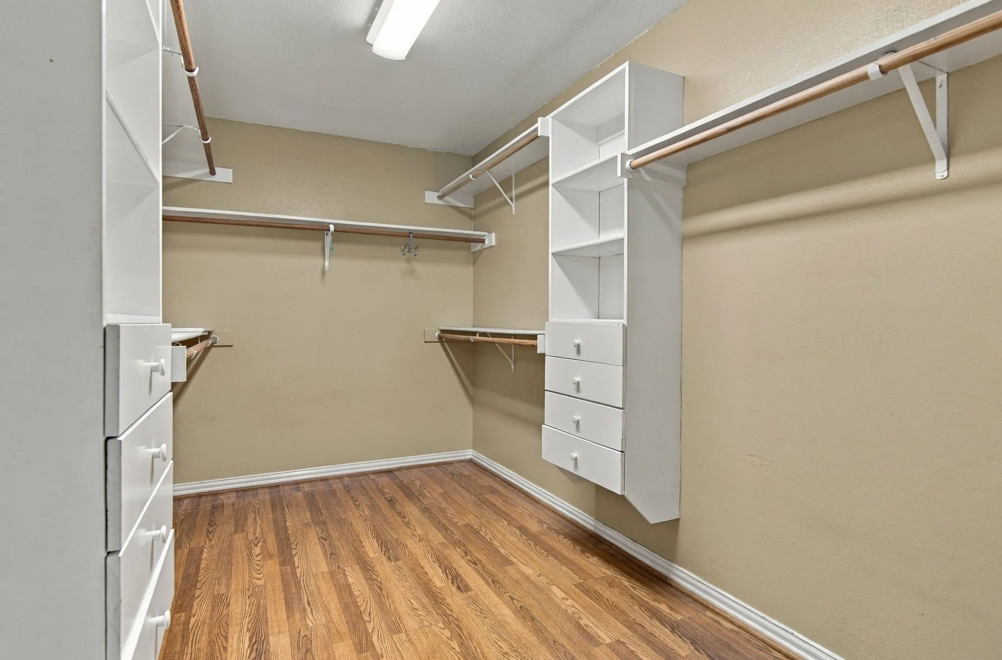 Single Family Residence For Rent in Tarrant County , 1412 Toplea Drive, Euless, Texas 76040, 3 Bedroom, 2 Bathroom, 2 Garage spaces, 1,662 Sqft, built in 1998, mls#21403440, Real Estate Agent in Euless, Homes For Rent in Tarrant county, Homes For Rent in Euless, Realtor in Euless Texas, Real Estate Brokerage Independent Realty Texas, Luminita Cordes Realtor